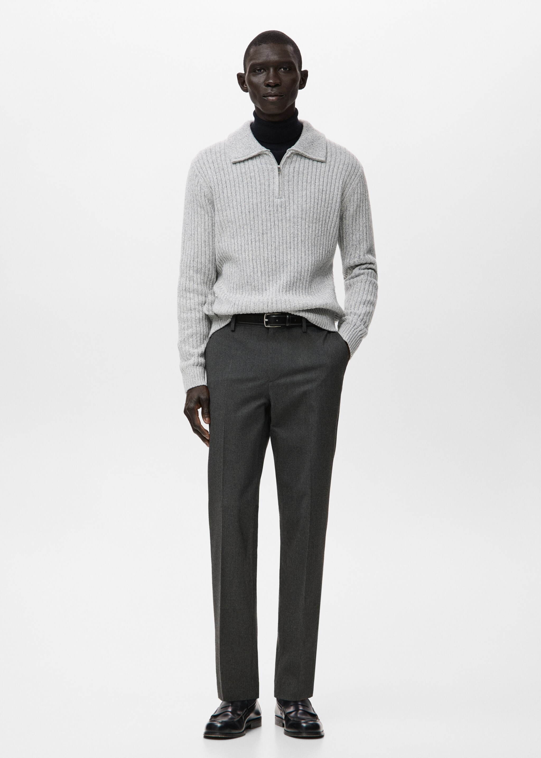 بنطلون سليم فيت بطيات - رؤية عامة, رمادي أرجواني غامق. Ref: 27091256-00.