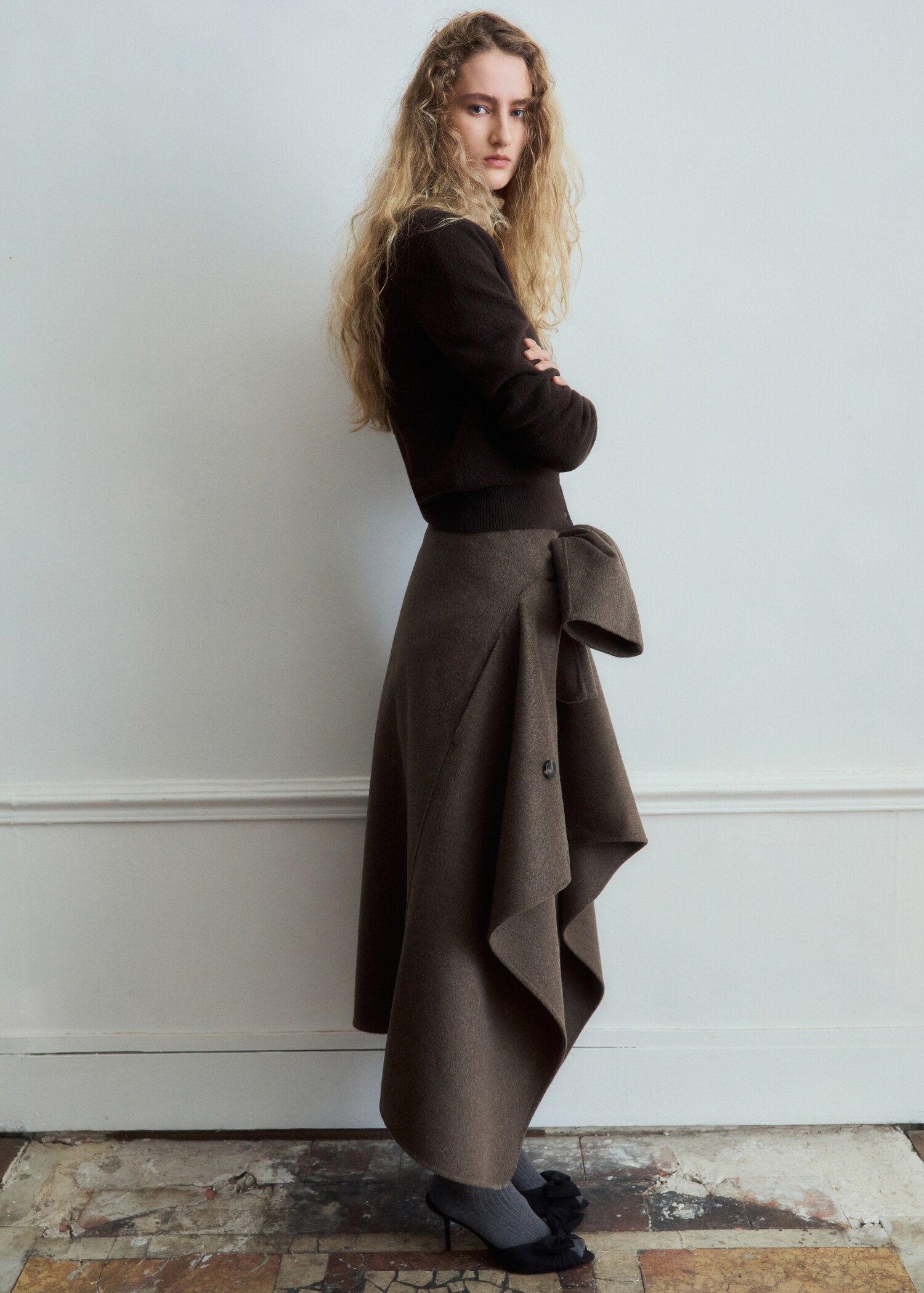 V-neck knitted cardigan - General plane