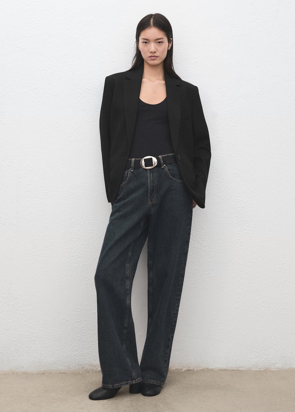 Straight suit jacket with lapel pockets