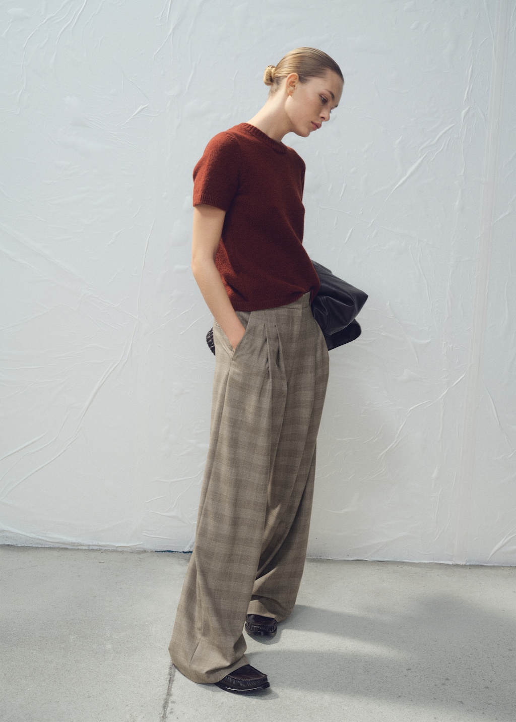 Short-sleeved knitted sweater