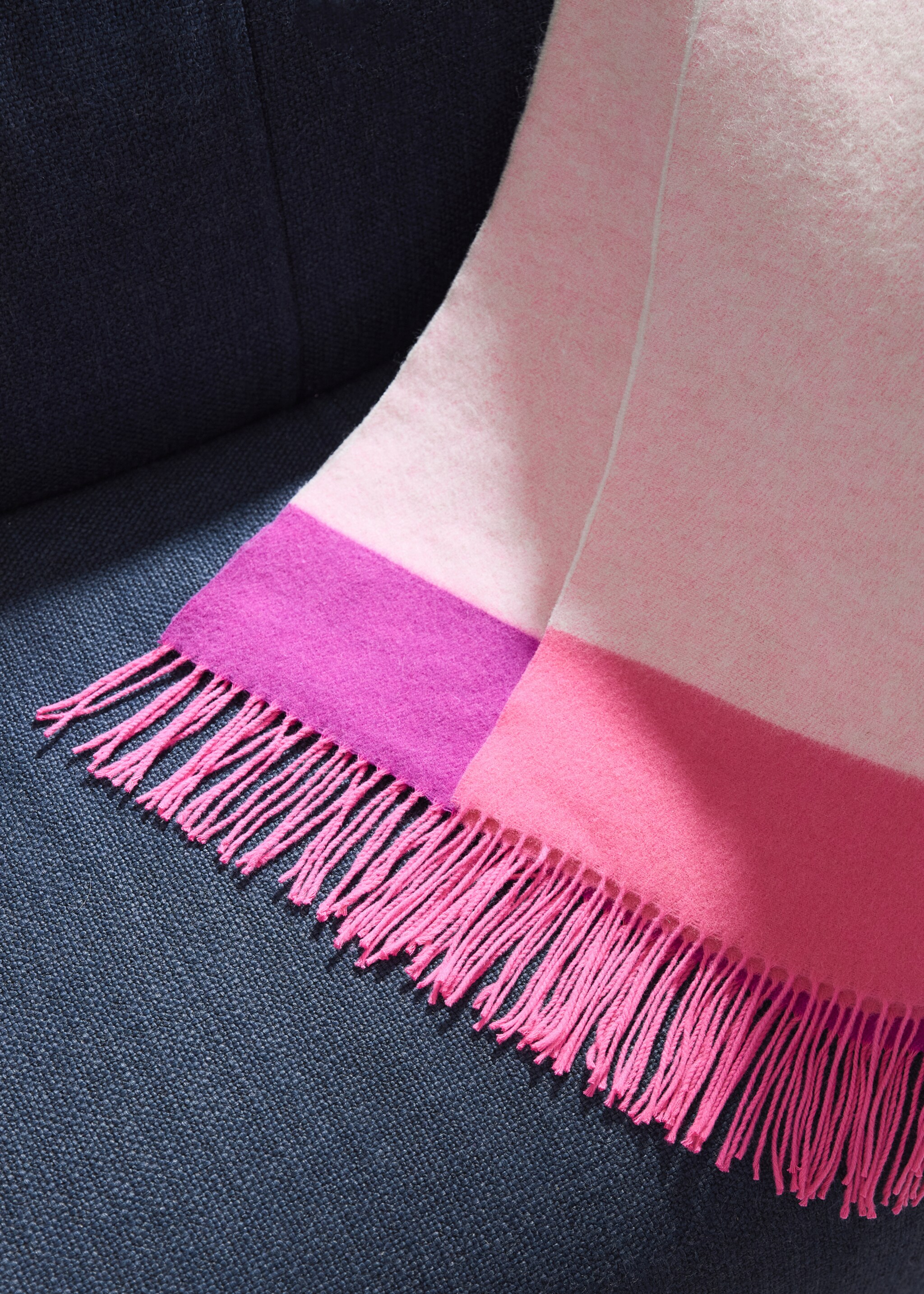 Baumwoll-Wolldecke in Farben - Allgemeine Ansicht, Rosa. Ref: 27091346-00.