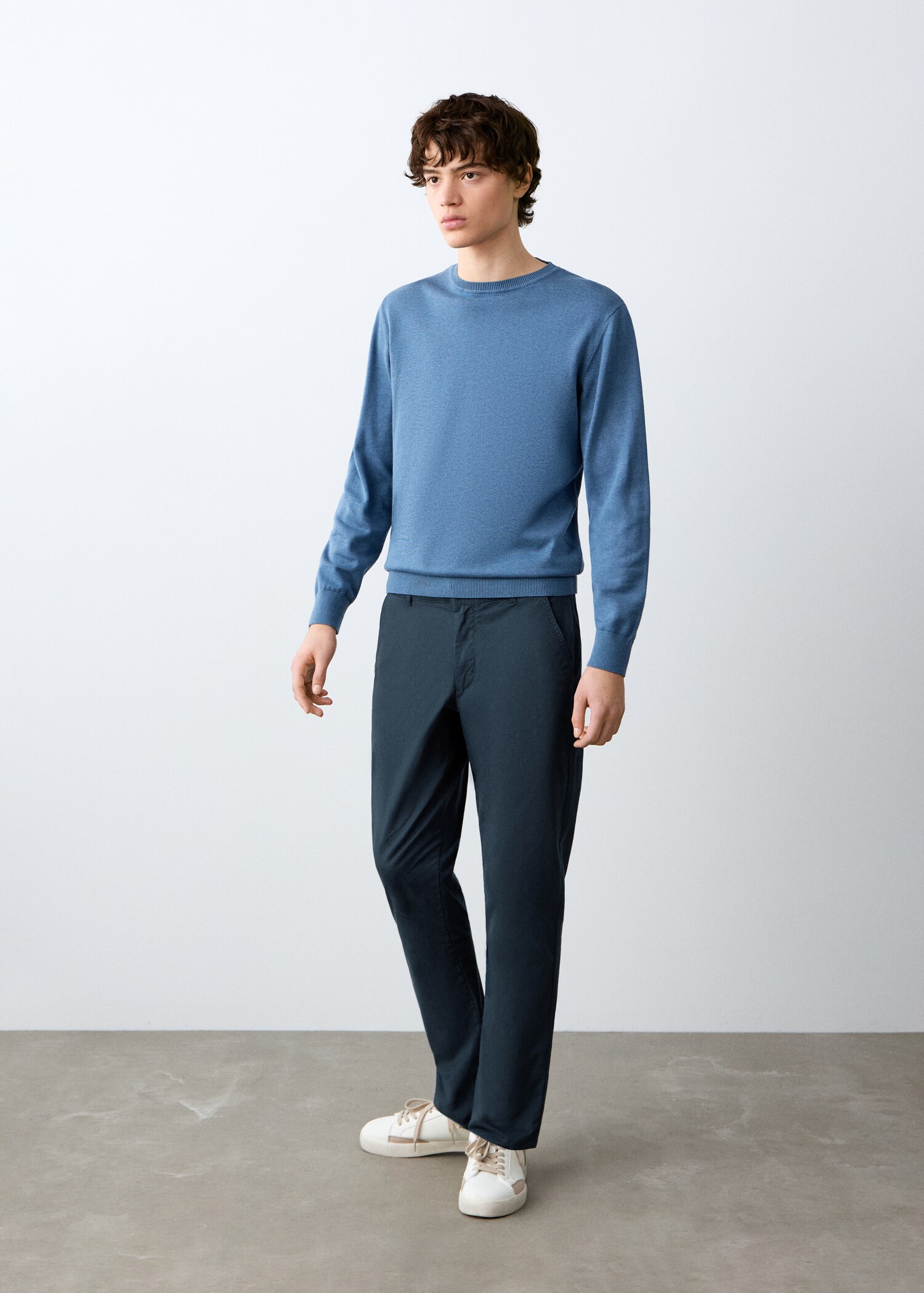 Plain chino trousers - General plane