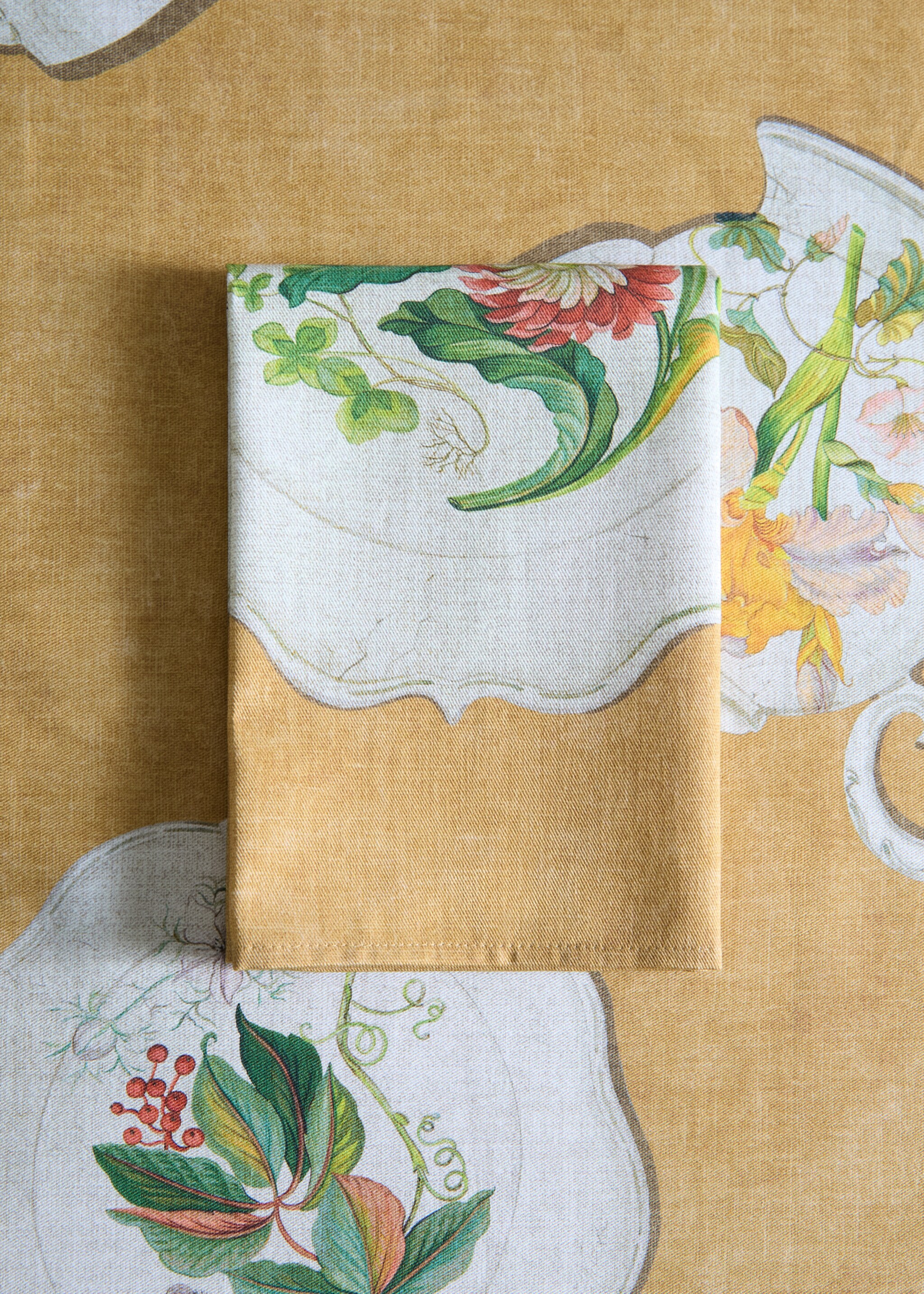 Cotton napkins with vintage porcelain elements - General plane, Mustard. Ref: 27091516-00.