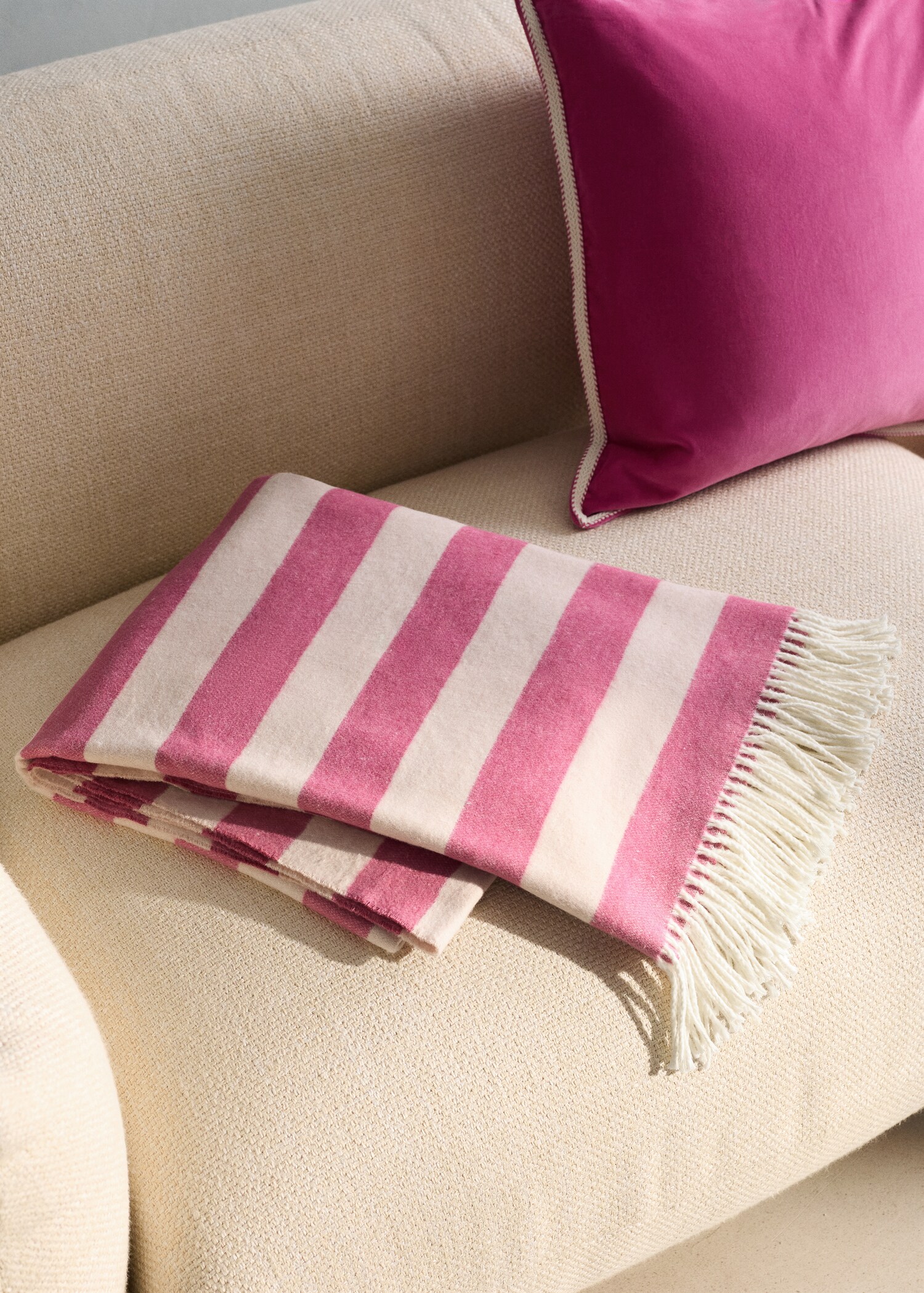 Striped cotton throw with tassels - General plane