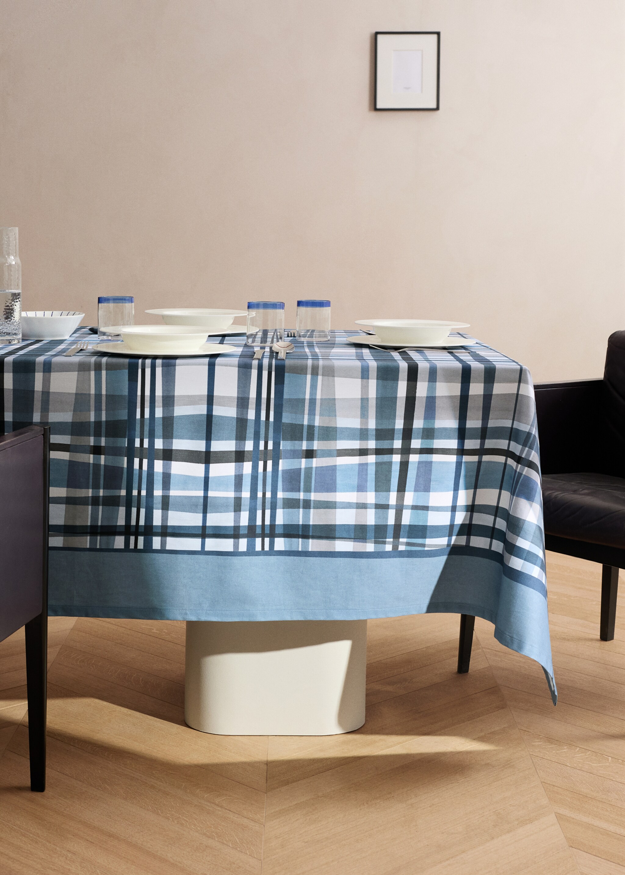 Cotton tablecloth with irregular checks for 6 to 8 people - General plane, Blue. Ref: 27092004-00.