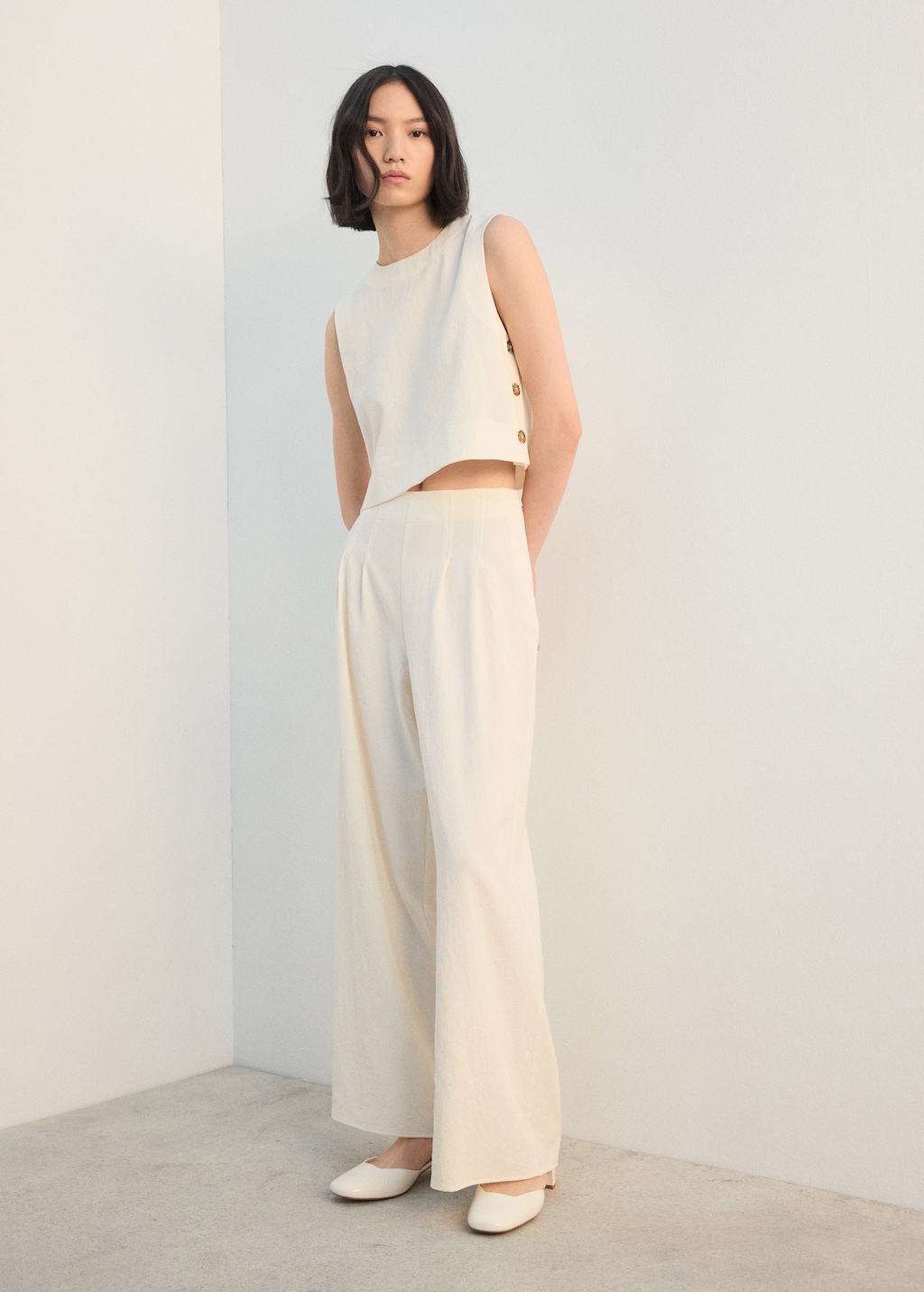 Straight-fit pleated pants - image 2