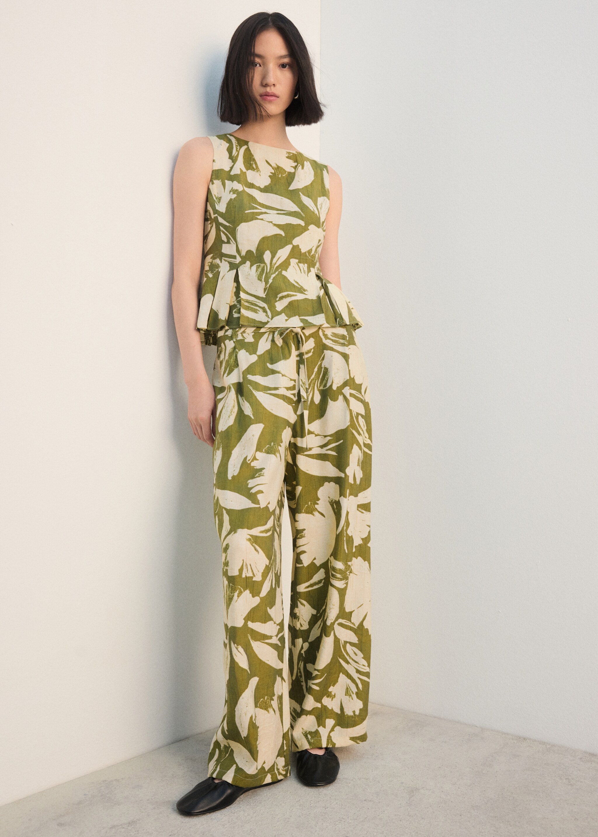 Rechte broek met bloemetjesprint - Overzichtstekening, Groen. Ref: 27092544-00.