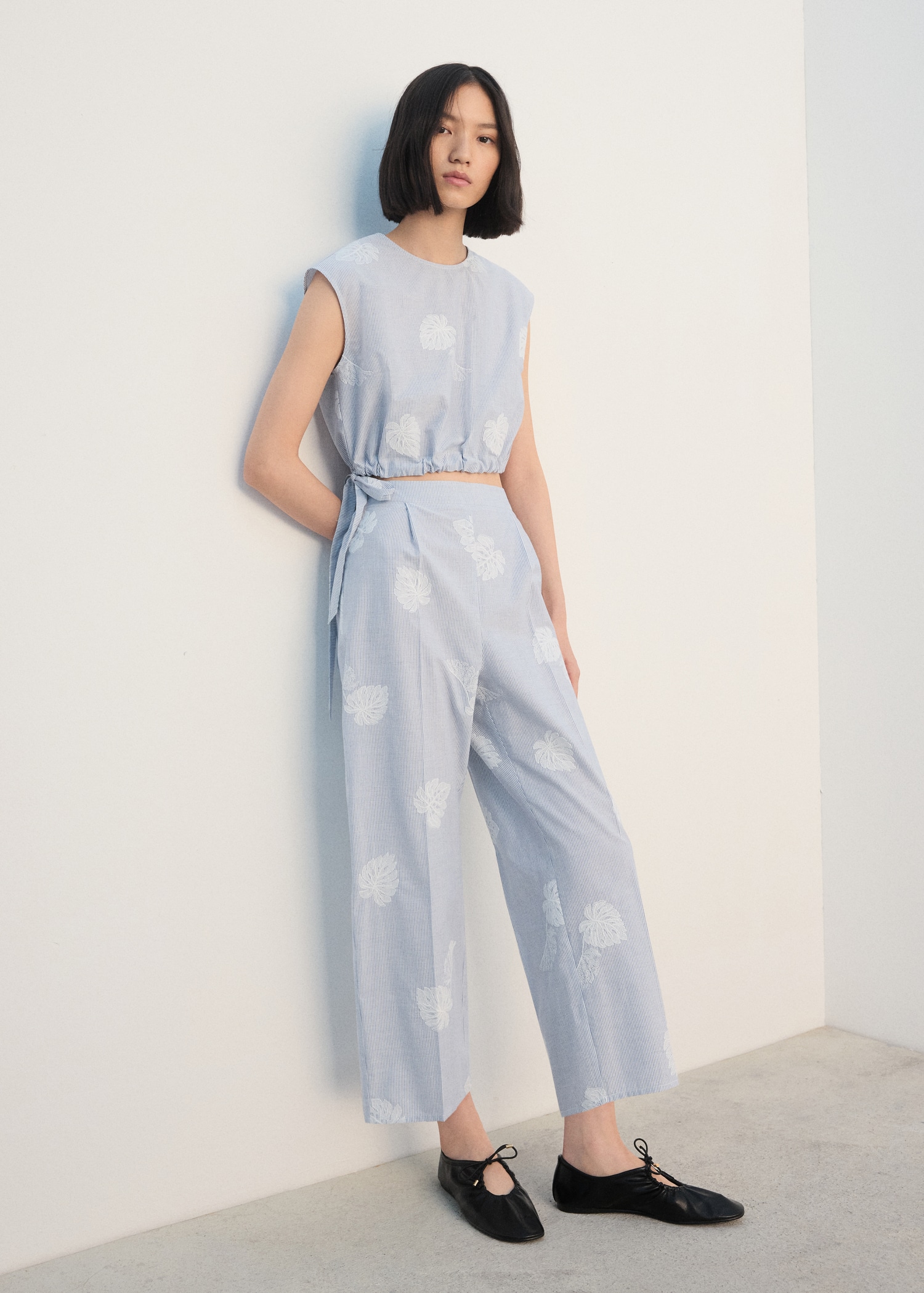 Gestreepte geborduurde broek - Overzichtstekening