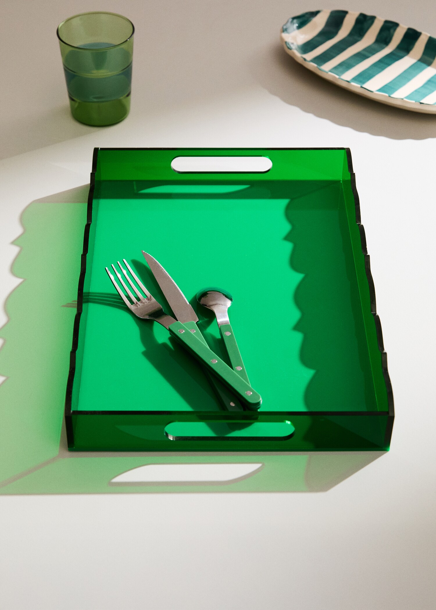 Medium wave acrylic tray in colour - General plane