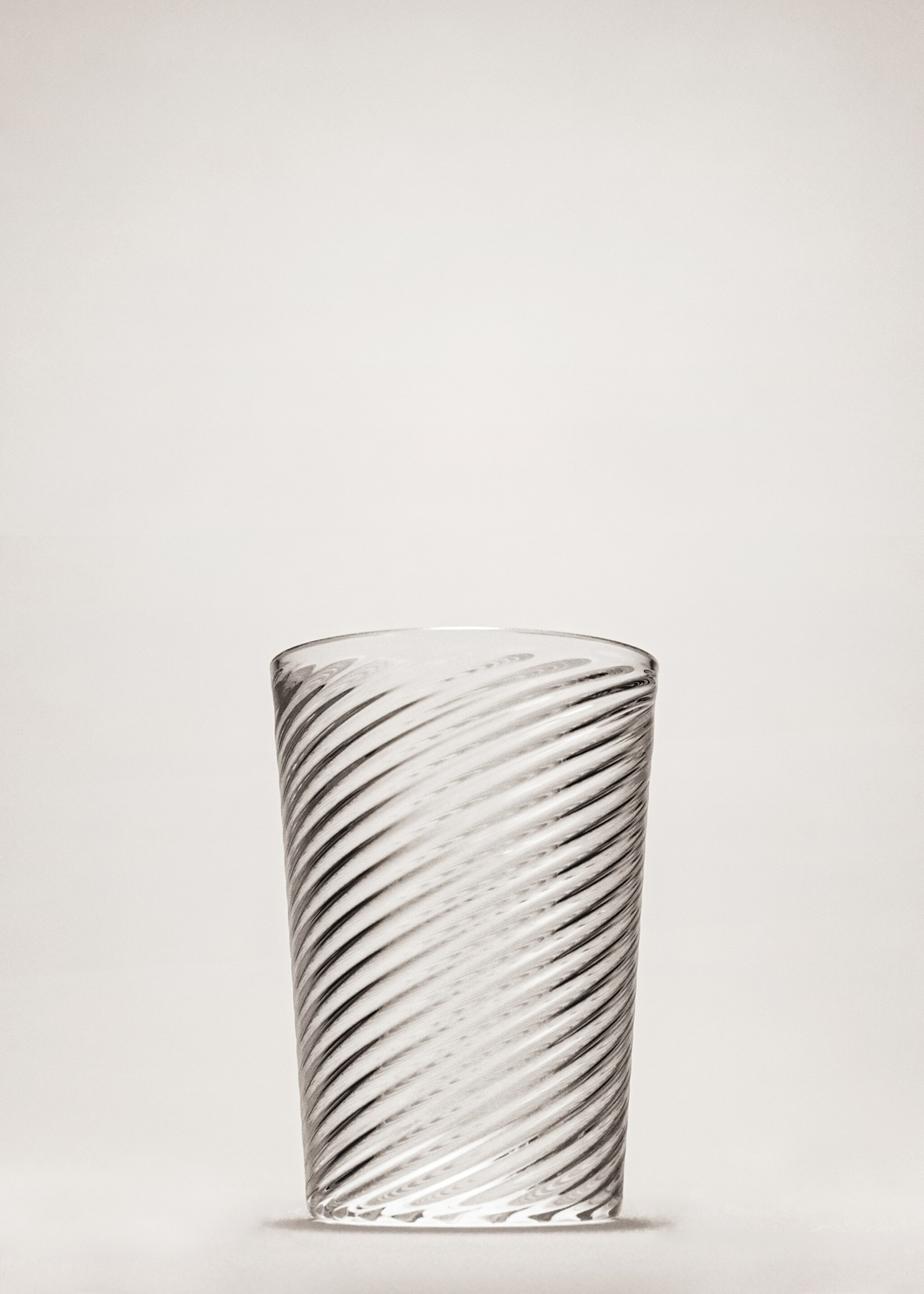 100% borosilicate glass vase with medium relief - General plane, Ice Grey. Ref: 27092913-00.