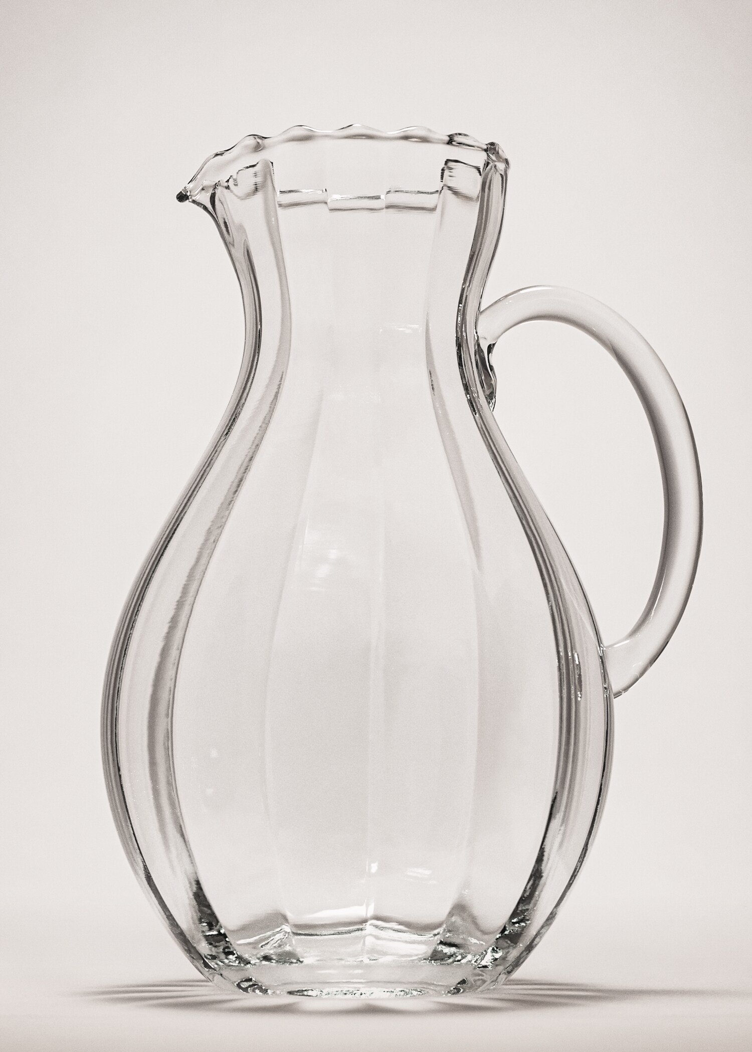 Irregular glass jug - General plane