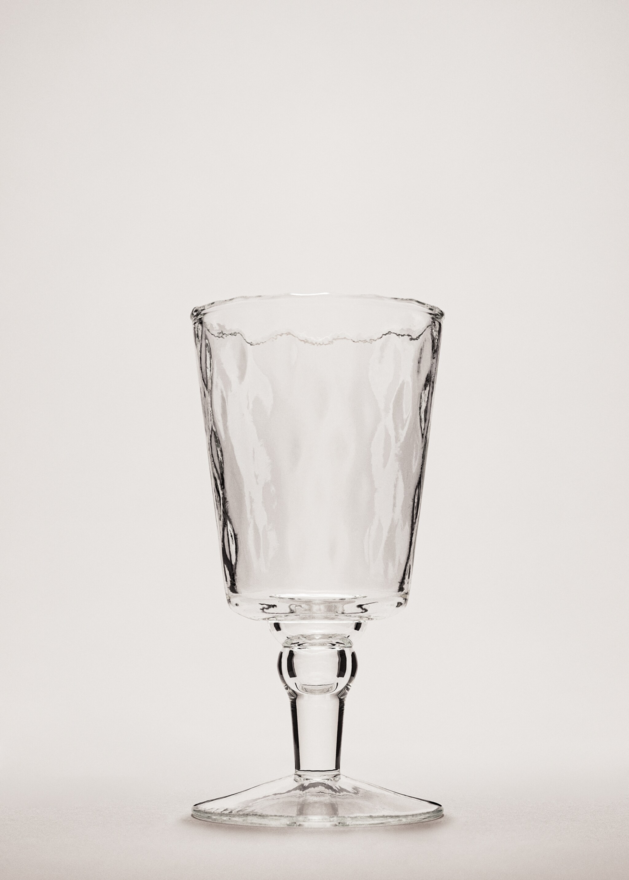 Embossed glass goblet - General plane, Ice Grey. Ref: 27092924-00.