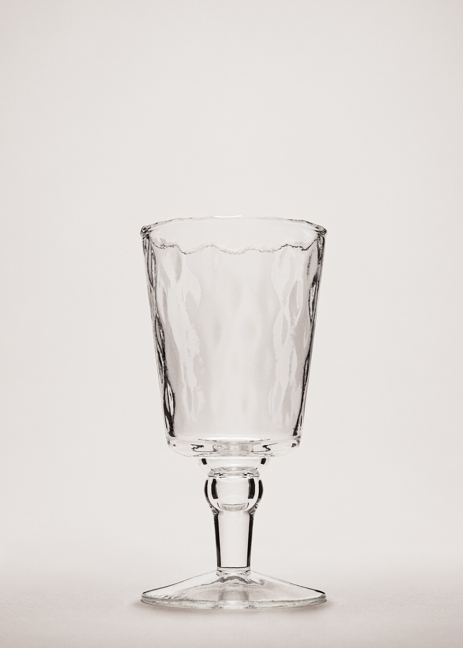 Embossed glass goblet - General plane