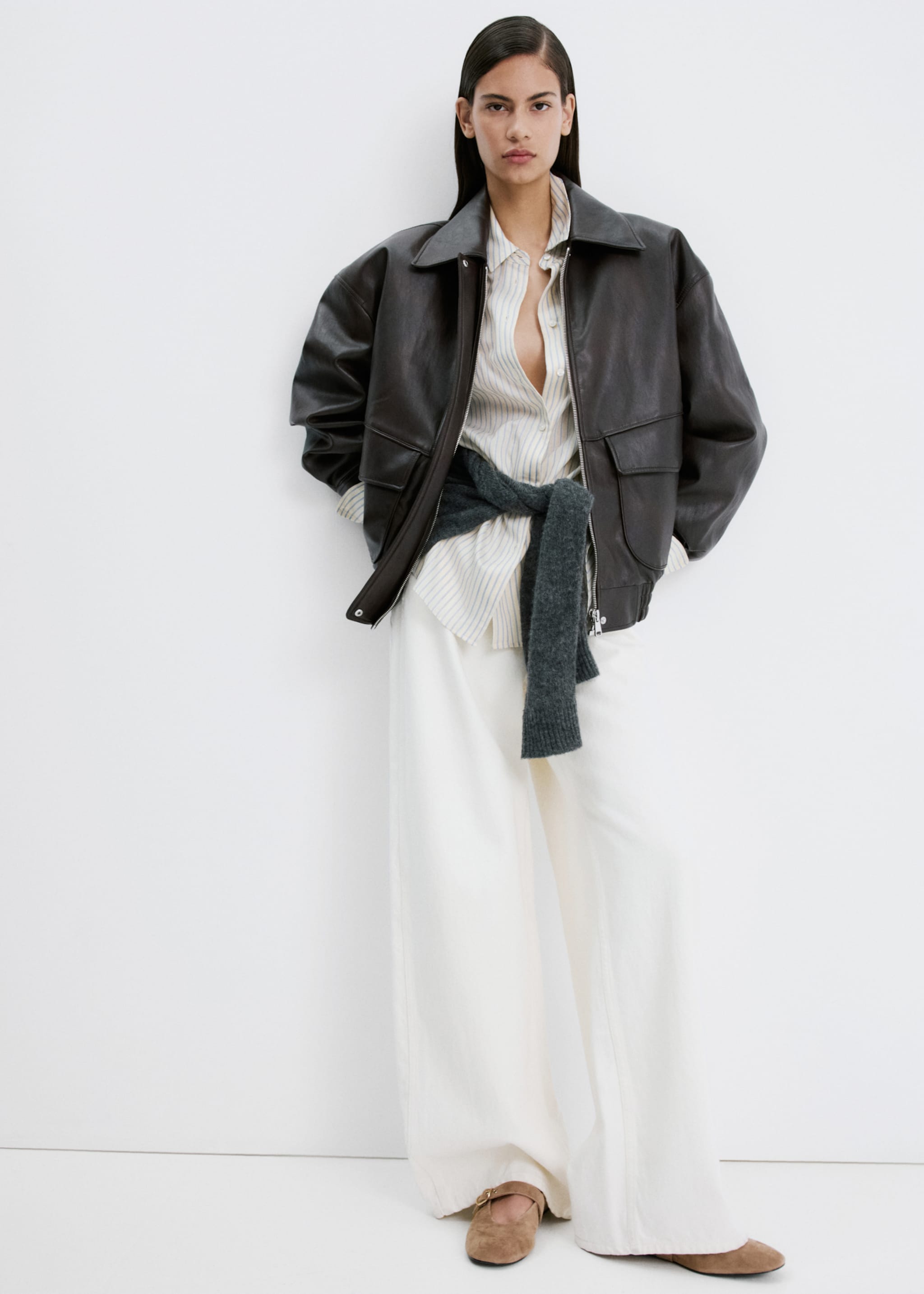 Bailarina piel ante - Plano general, Arena. Ref: 27092931-00.