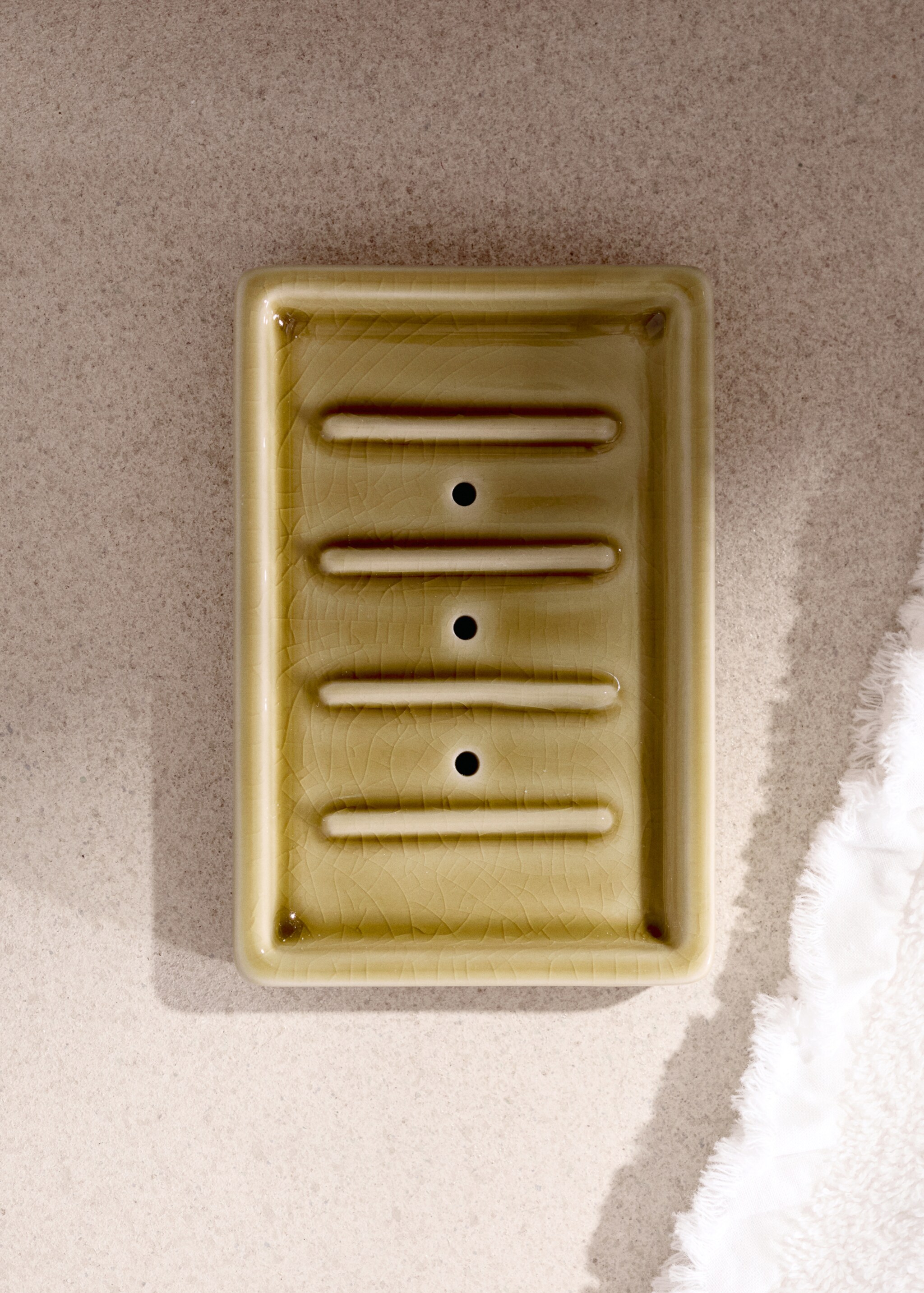 Crackled ceramic soap dish - General plane, Ochre. Ref: 27093283-00.