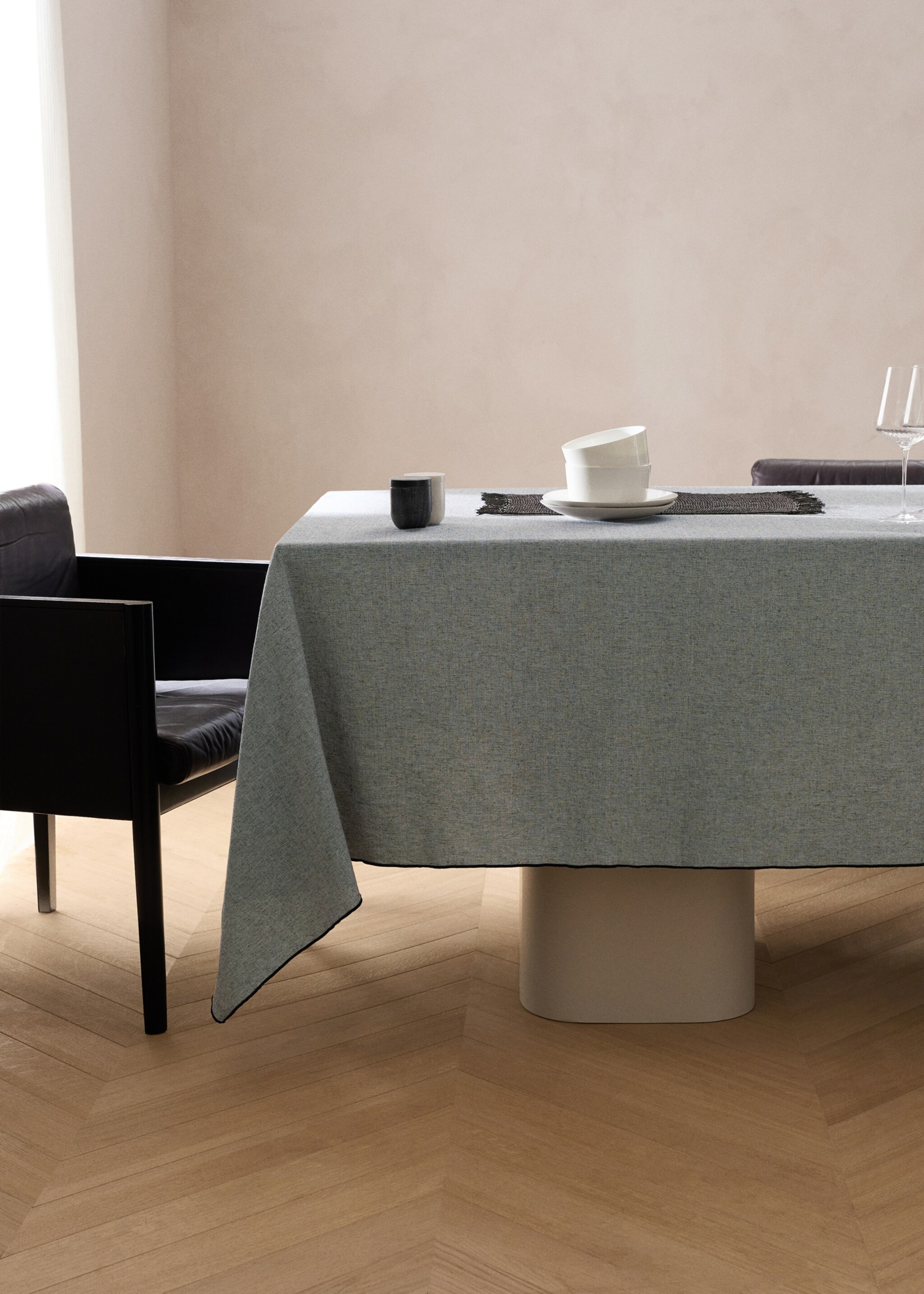 Ubrus z bavlny a lnu s efektem chambray pro 6 až 8 osob - Celkový náhled, Šedá. Ref: 27093289-00.