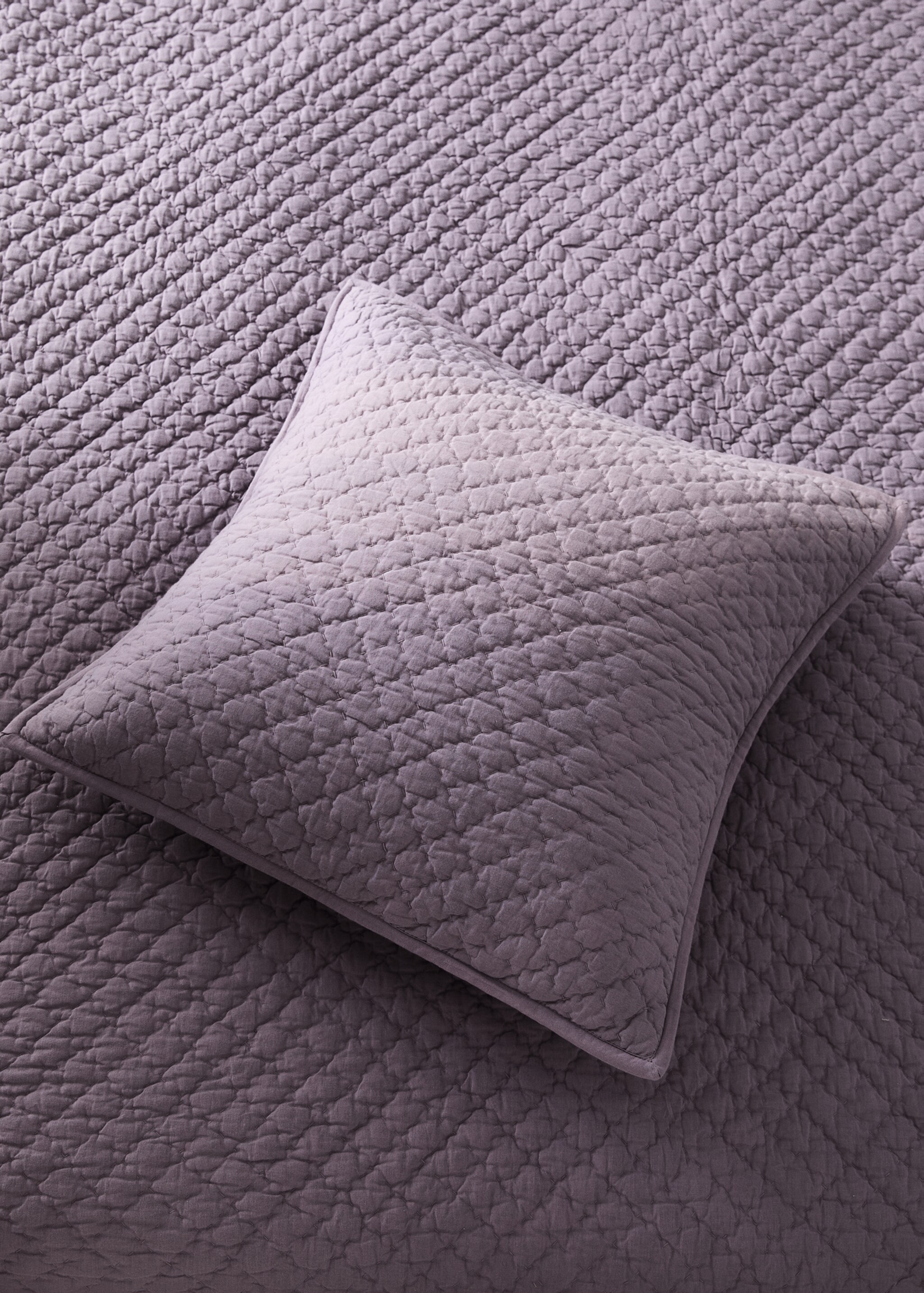 Housse de coussin lit coton surpiqûres fait main 50x50 cm - Plan général, Lilas. Ref: 27093297-00.