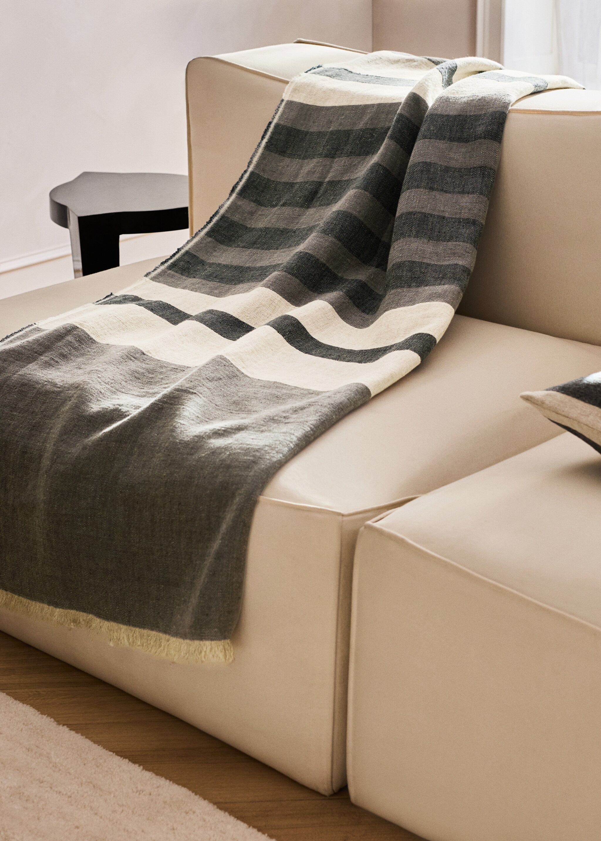 Κουβέρτα λινή ριγέ - Γενικό πλάνο, Καφέ Ανοιχτό/Παστέλ. Ref: 27093314-00.