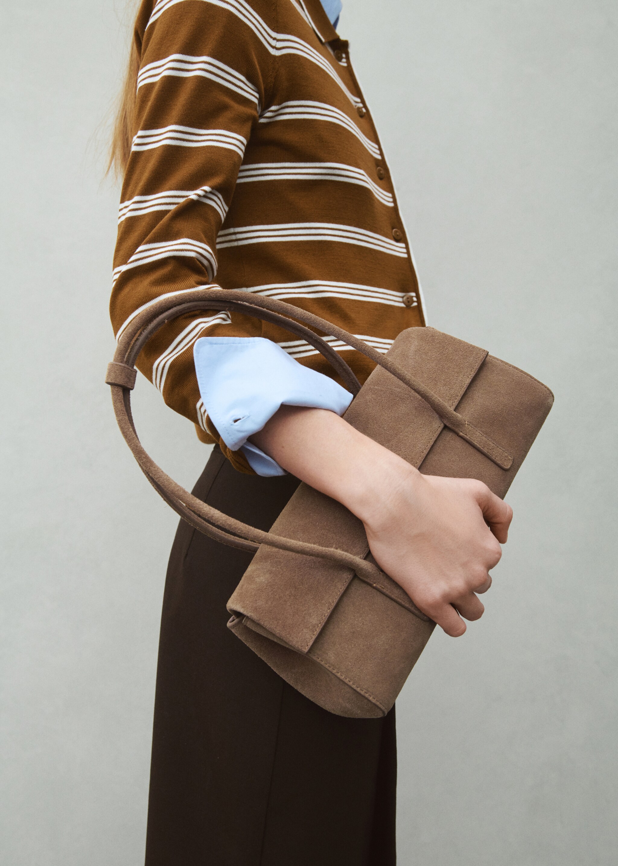 Τσάντα ώμου σουέντ - Γενικό πλάνο, Μεσαίο Καφέ. Ref: 27093327-00.