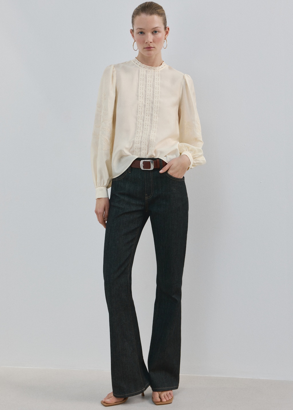 Cotton blouse with floral embroidery