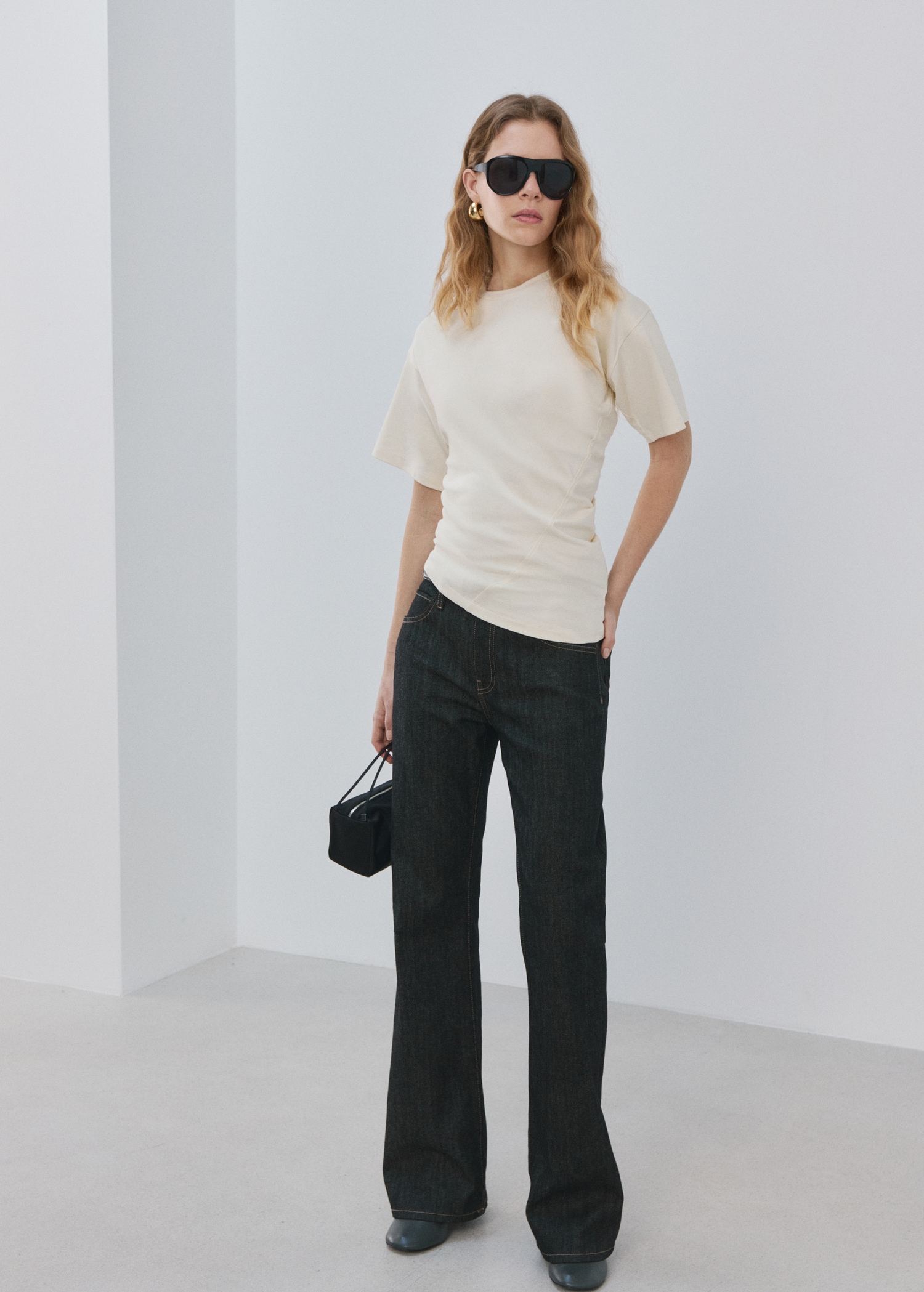 Fitted cotton t-shirt with asymmetrical hem - General plane