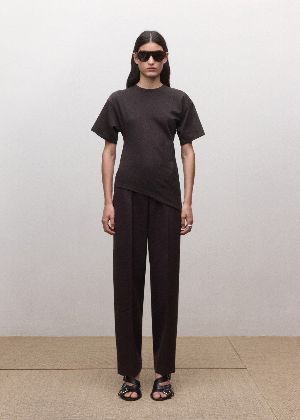 Fitted cotton T-shirt with asymmetrical hem