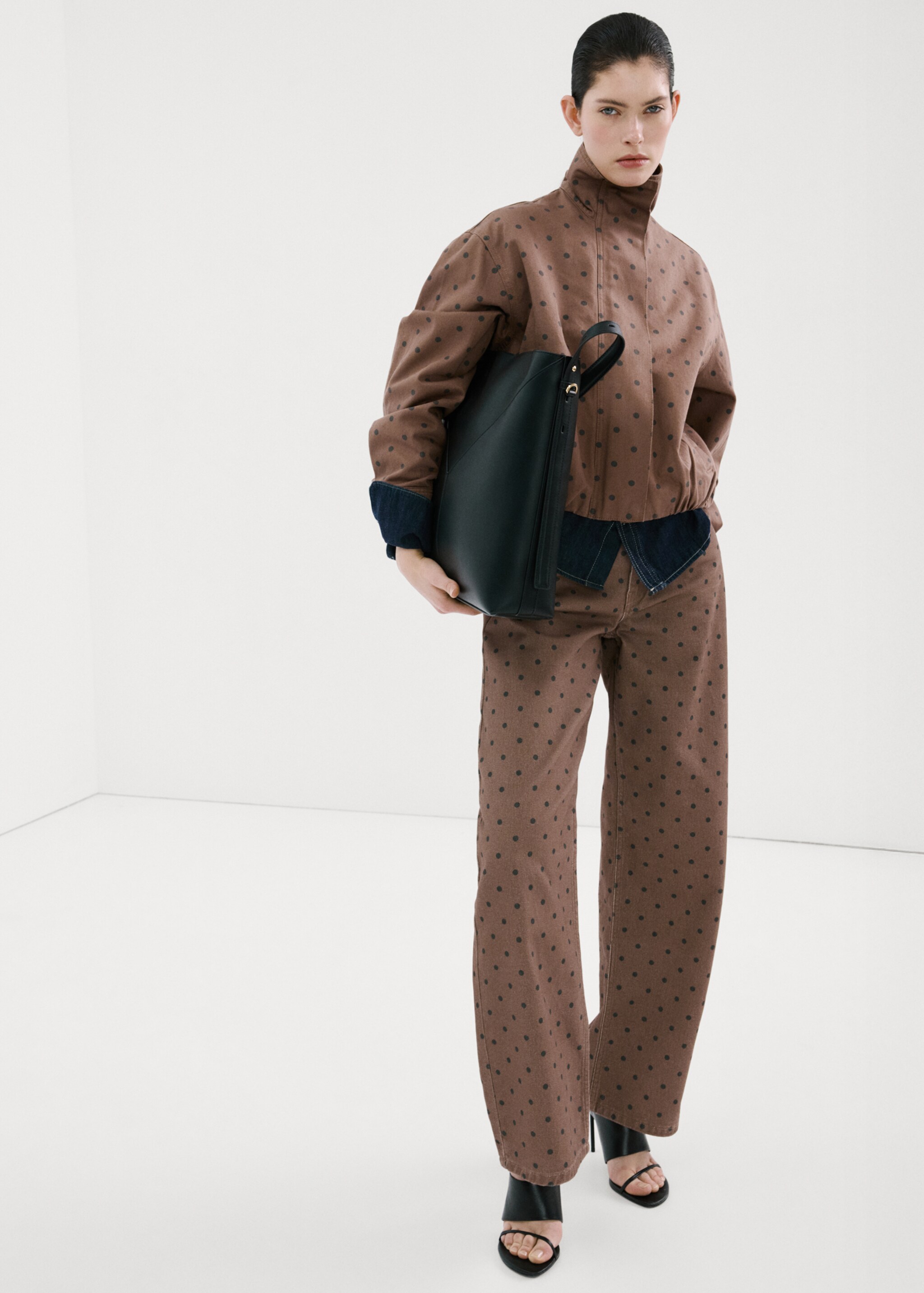 جاكيت دنيم بنقشة بولكا دوت - رؤية عامة, شوكولاتة. Ref: 27094447-00.