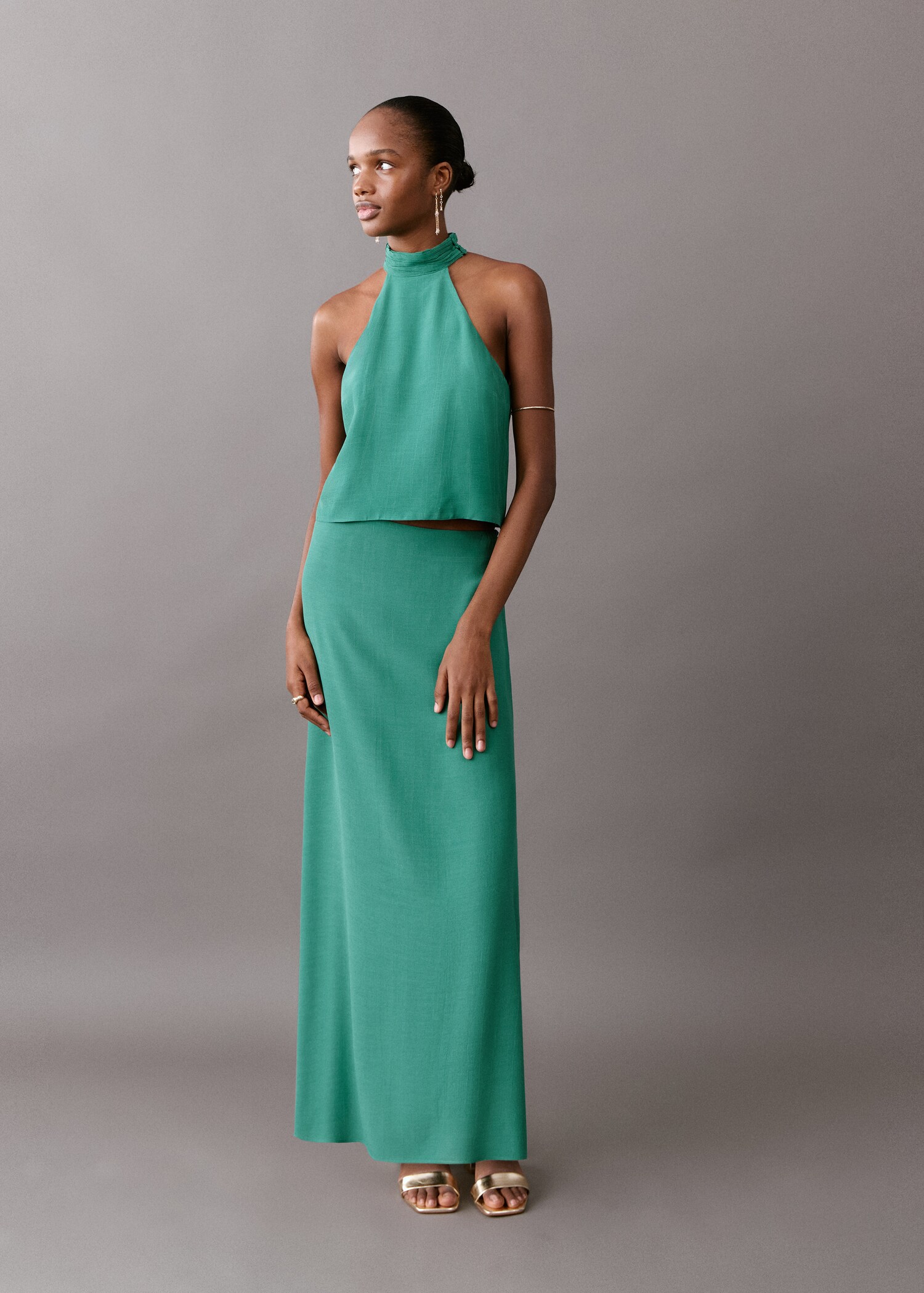 Open-back halter blouse - General plane