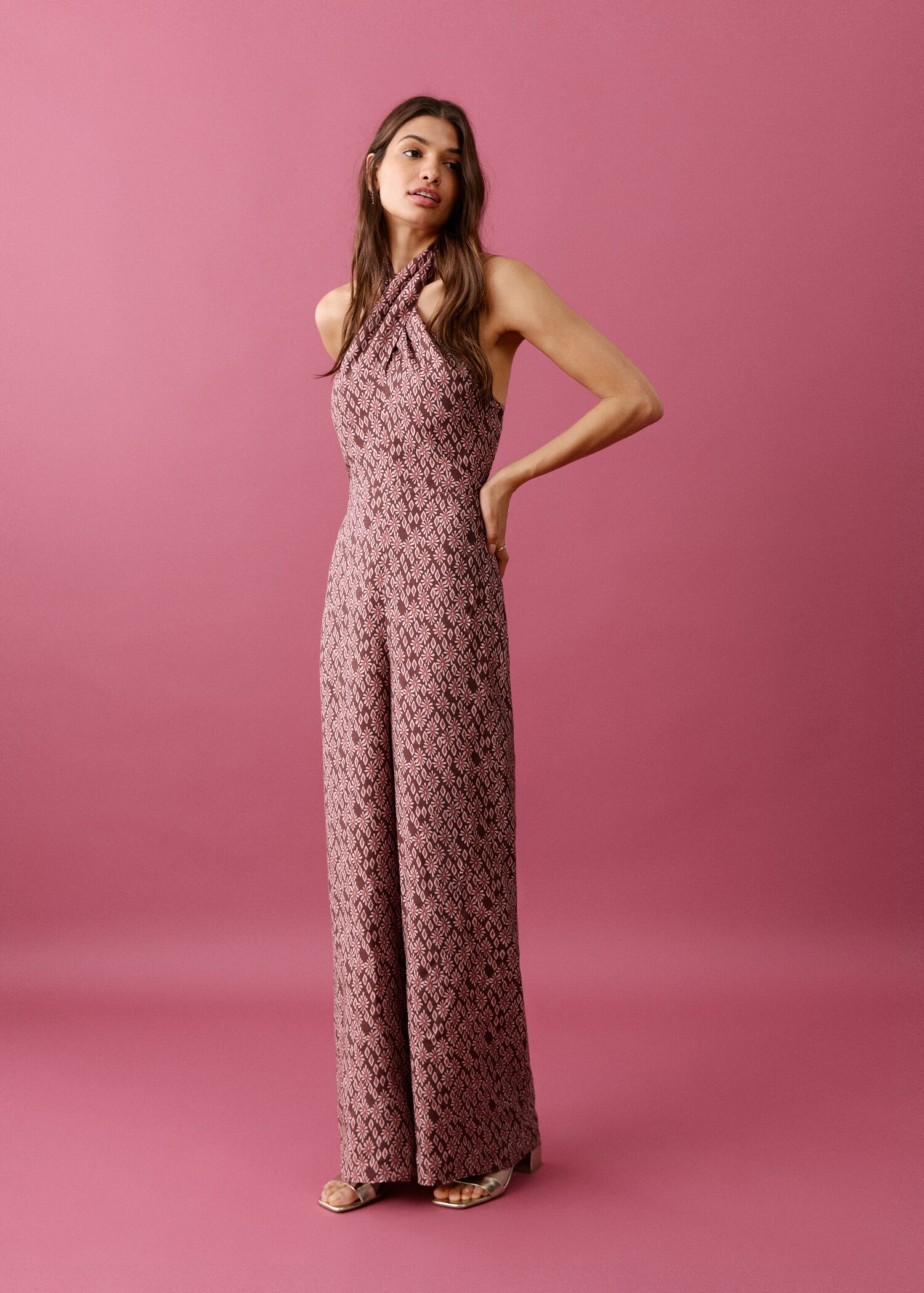 Комбинезон с цветочным принтом - Общий план