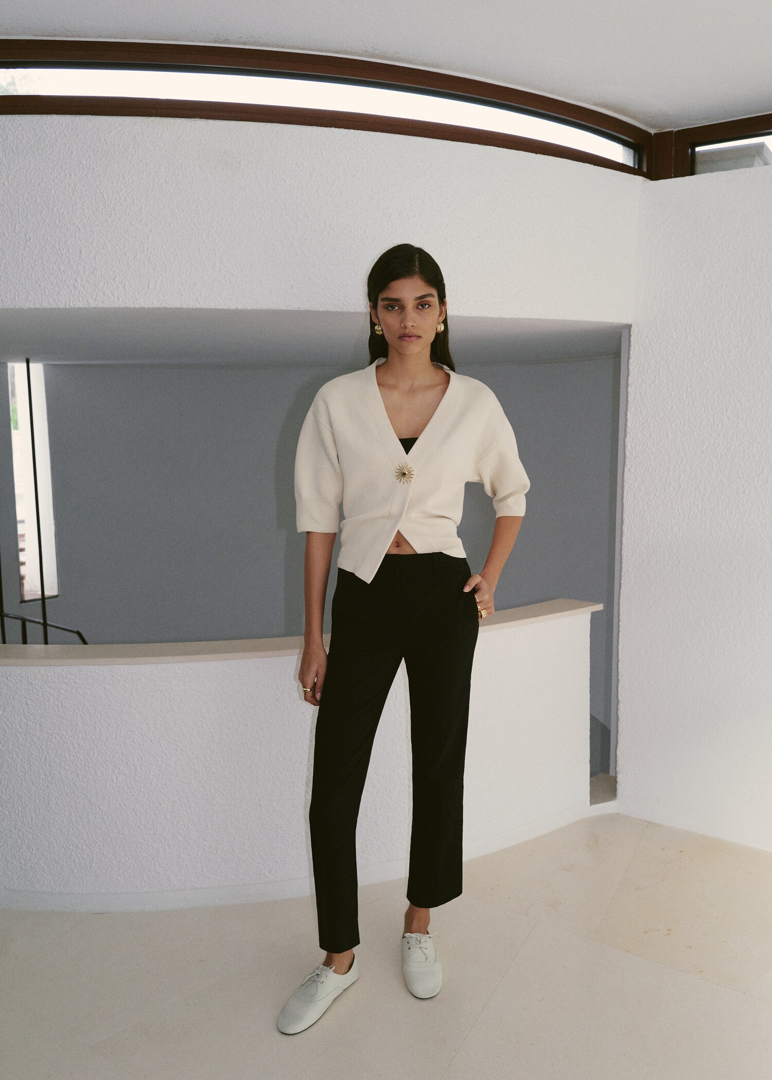 Knitted cardigan with jewel button - General plane