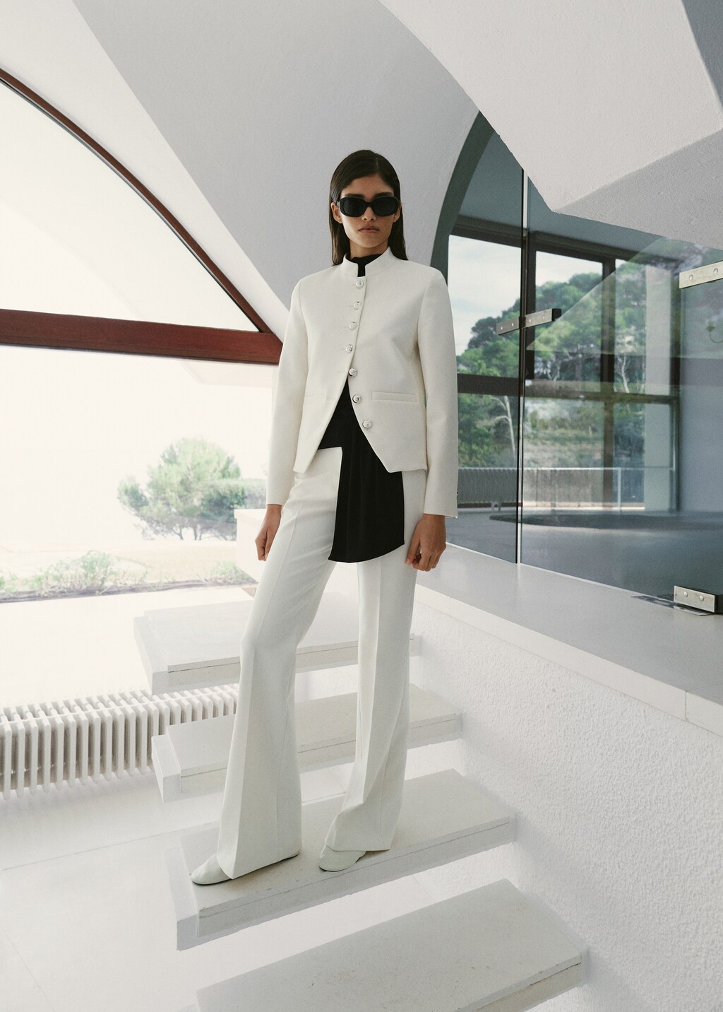 Low-rise pants with belt loops