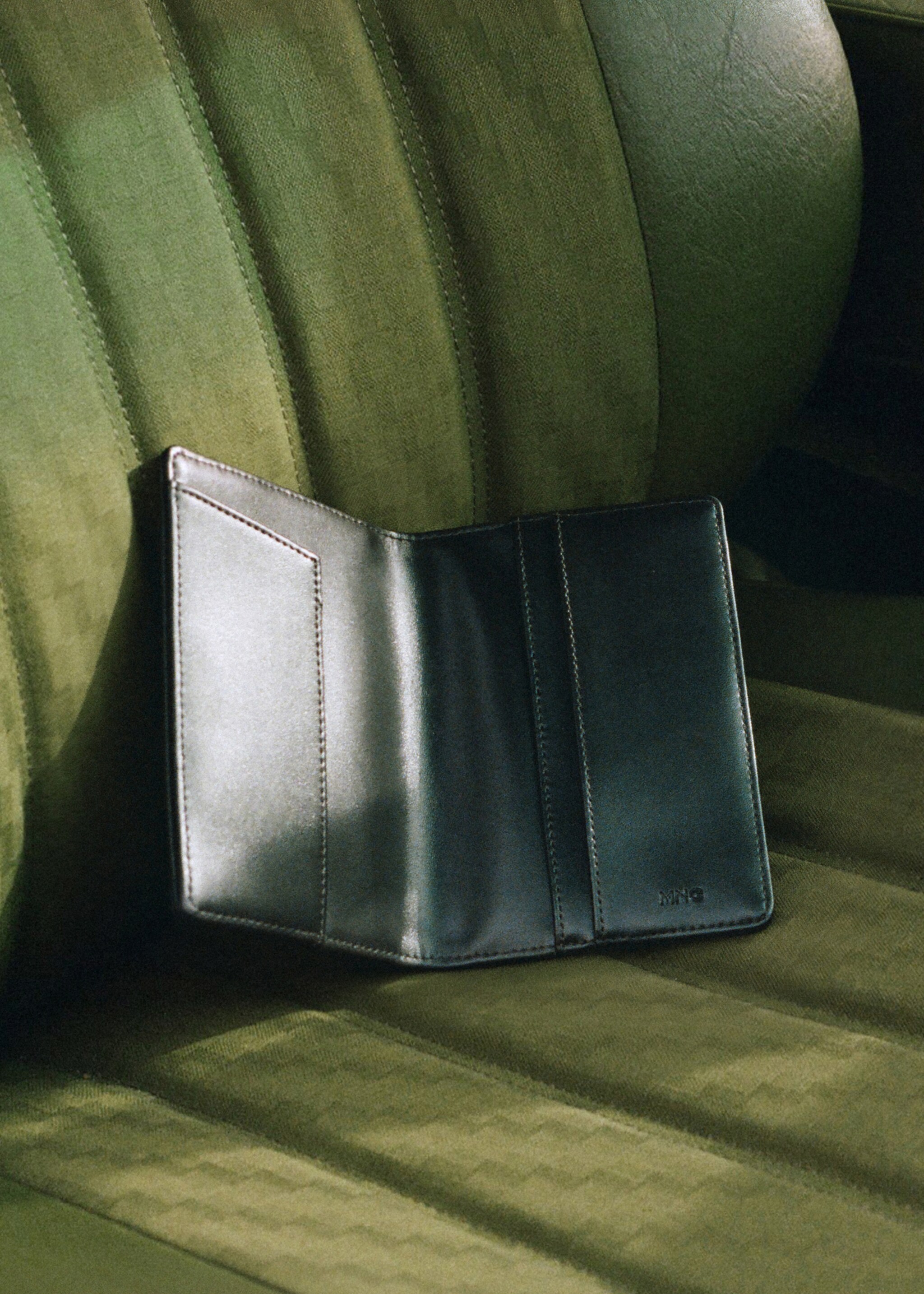 Leather wallet - General plane, Brown. Ref: 27095941-00.