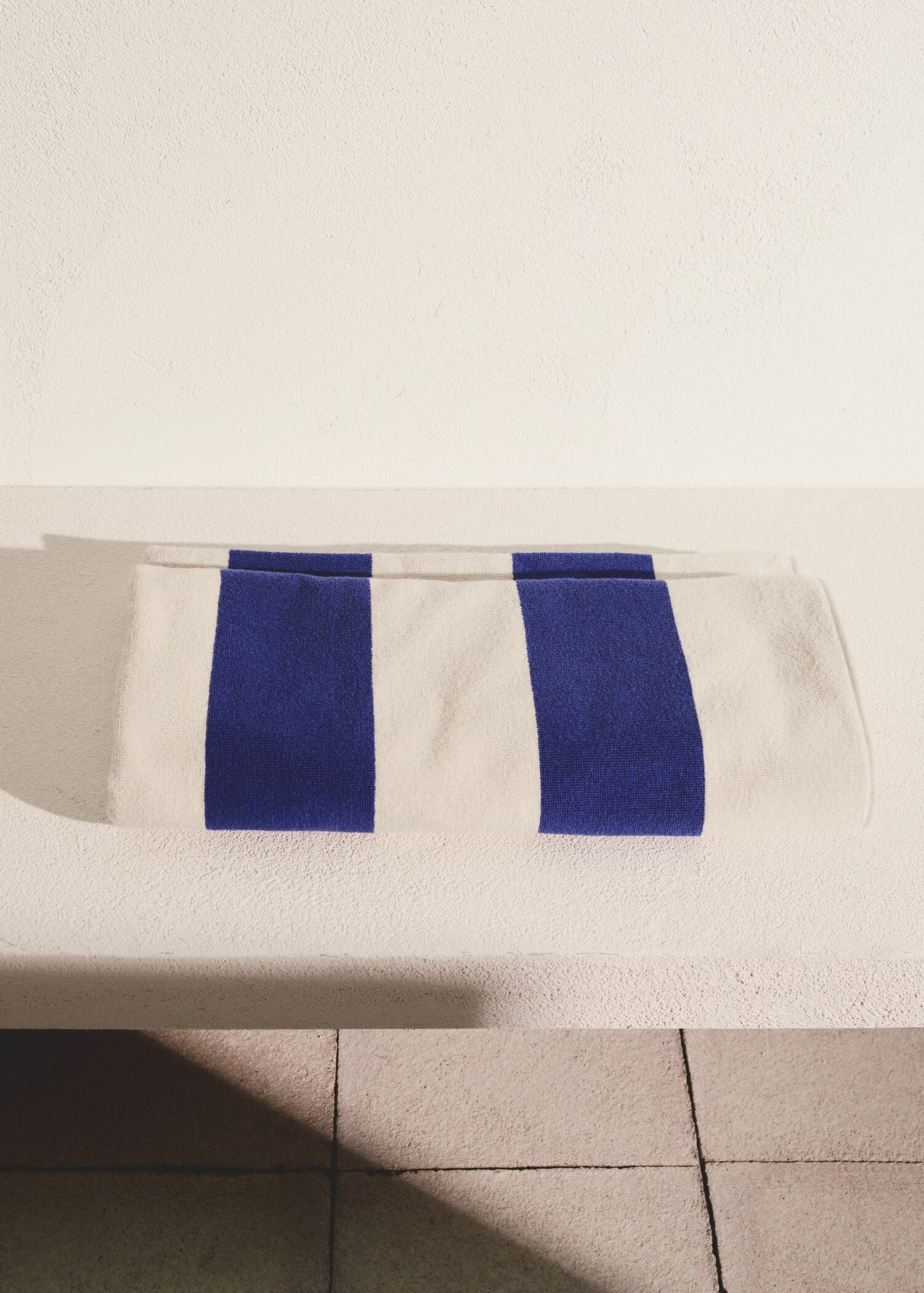 Cotton terry beach towel with stripes - General plane