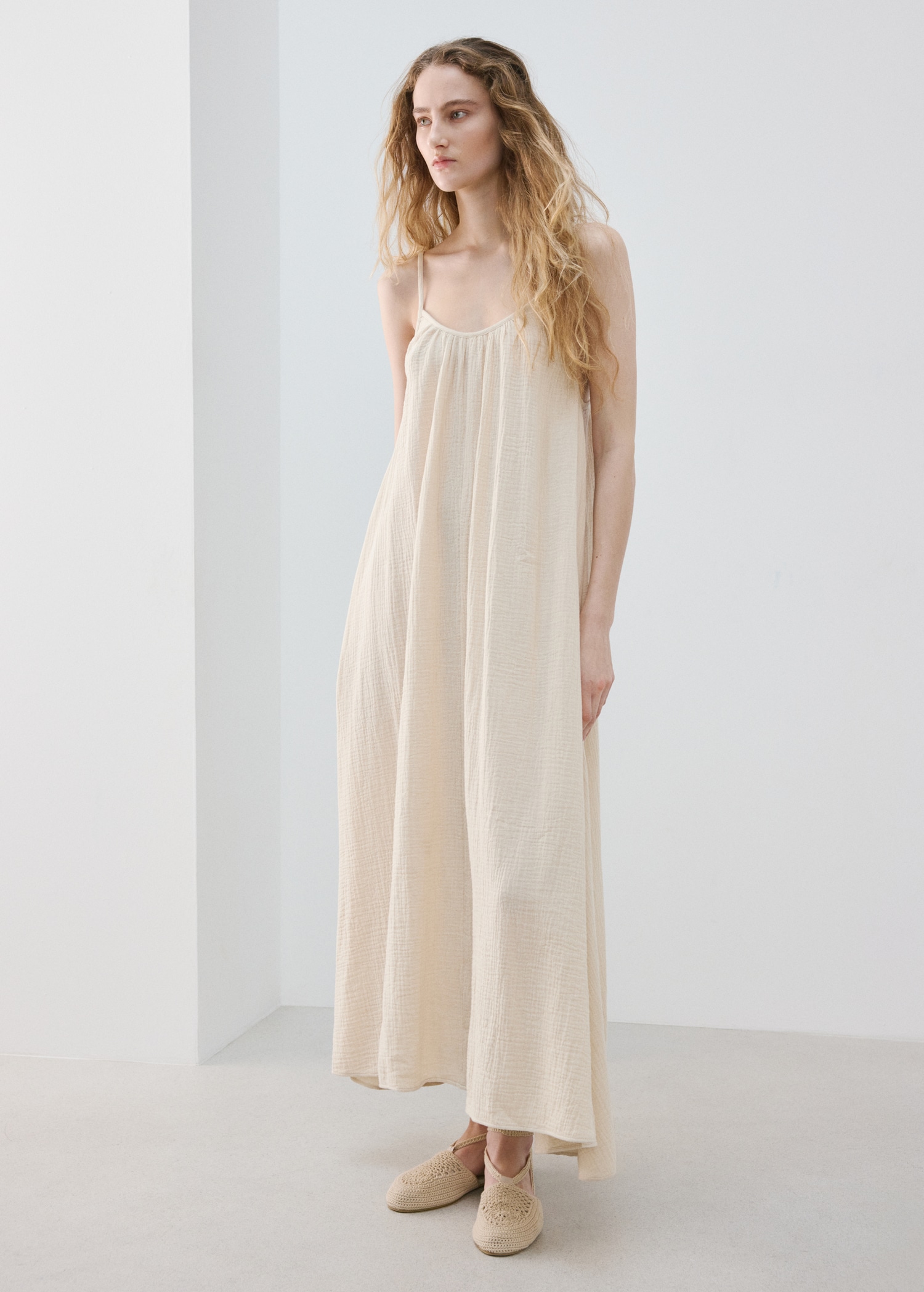 Long chiffon dress - General plane