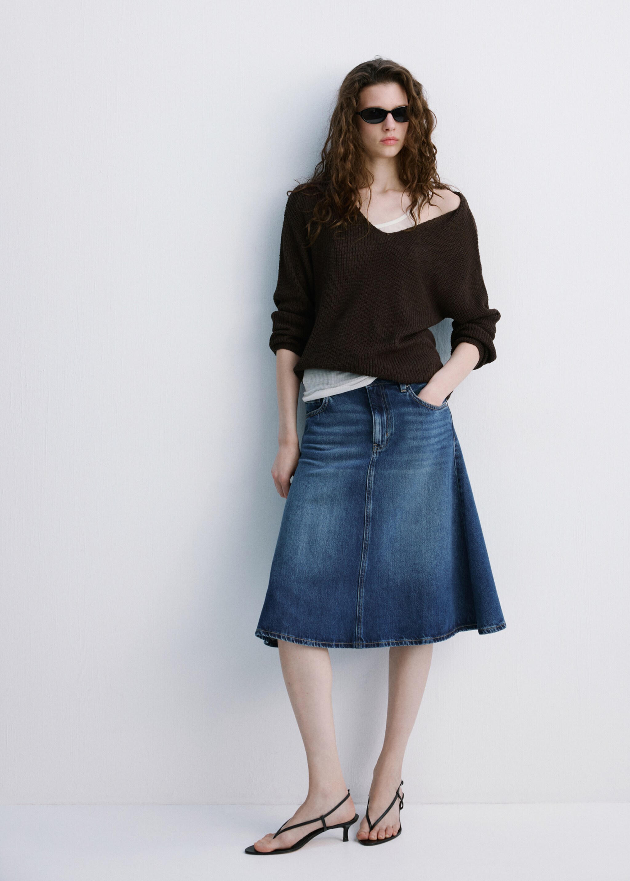 V-neck openwork knitted sweater - General plane, Chocolate. Ref: 27097136-00.