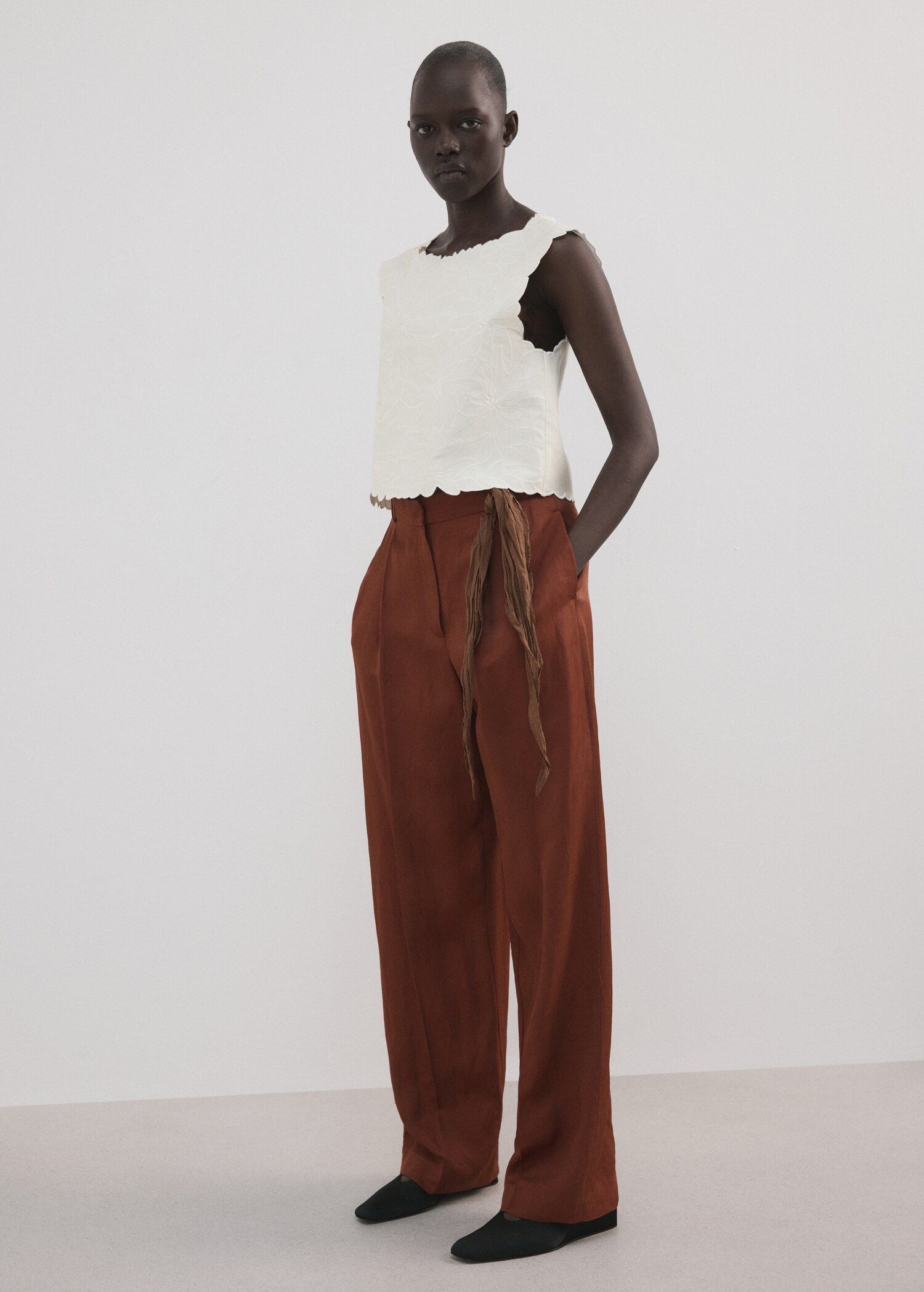 Embroidered flower top - General plane