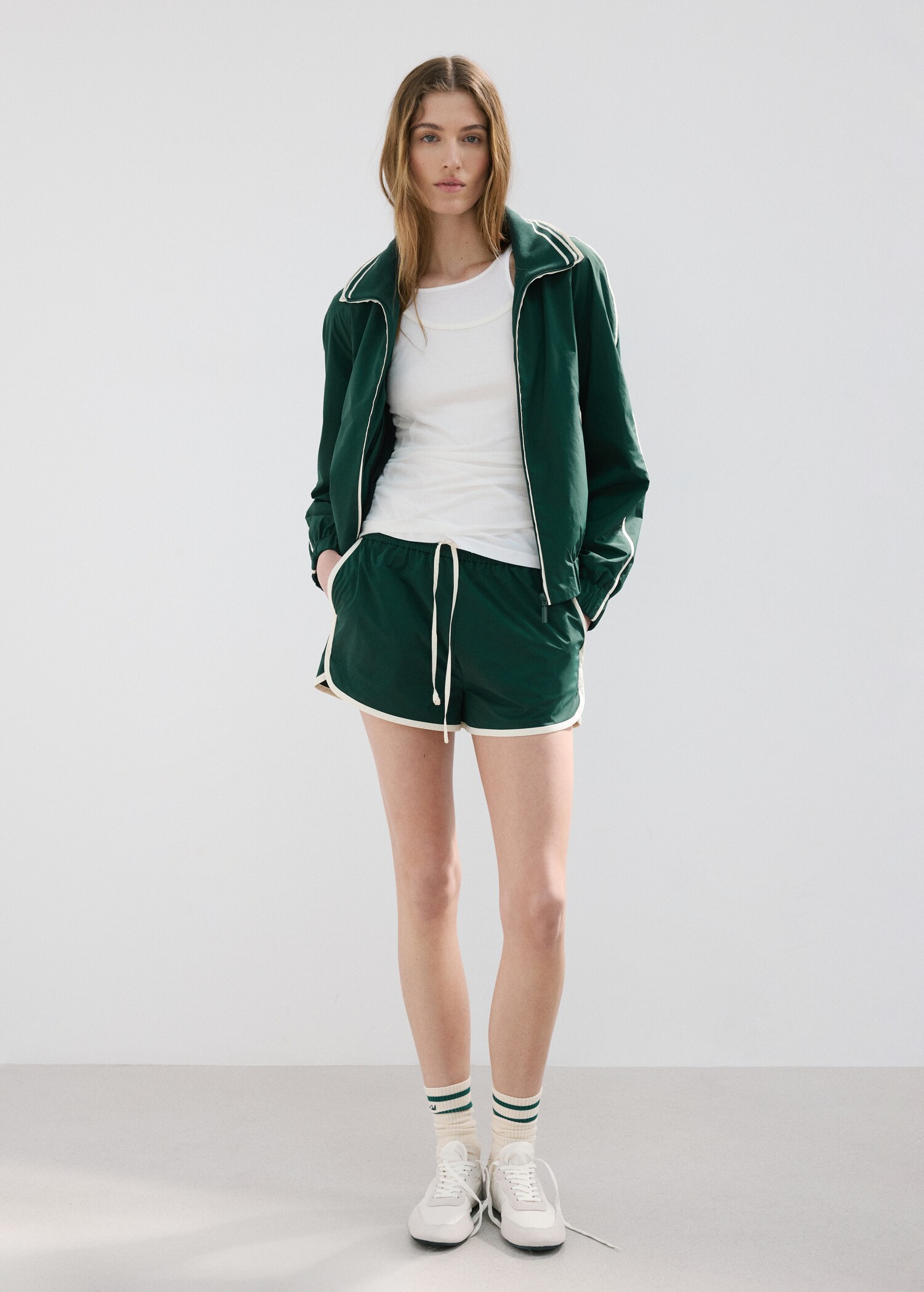 Σορτς με ρέλι σε αντίθεση - Γενικό πλάνο