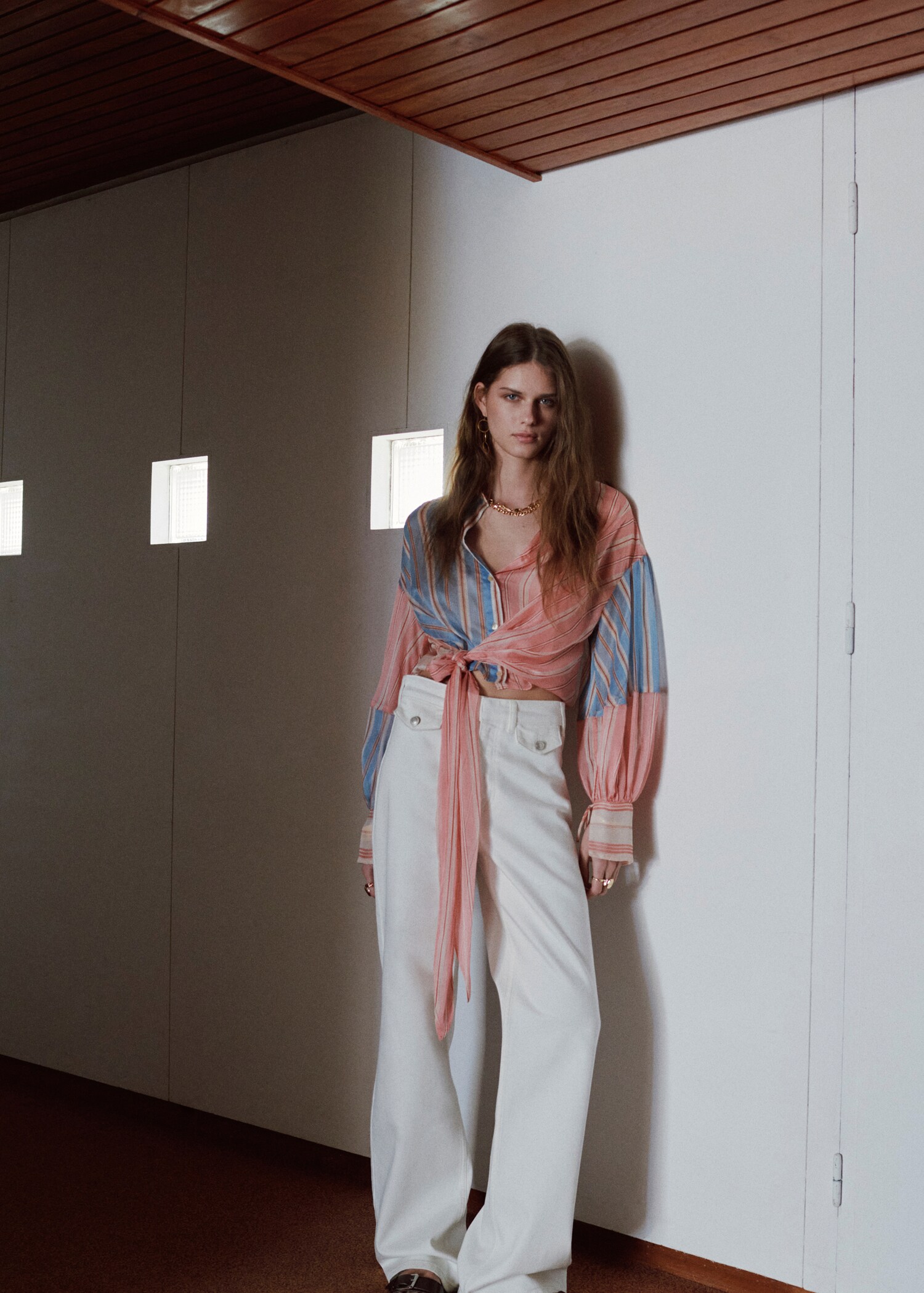 Striped blouse with tie fastening - General plane