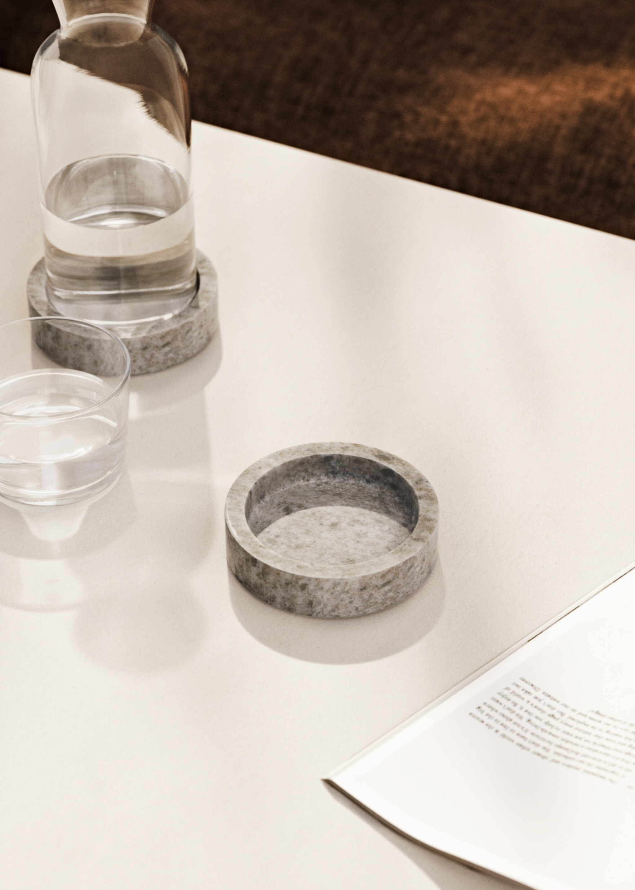 Marble bottle holder - General plane, Light/Pastel Grey. Ref: 27172935-00.