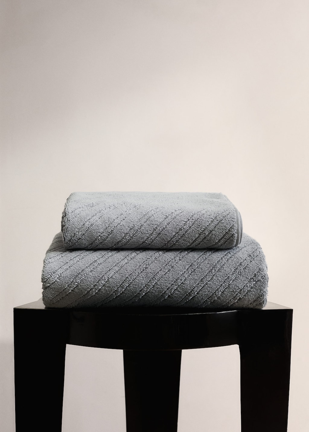 Mango Cotton Terry Hand Towel With Diagonal Structure Indigo Blue In Gray