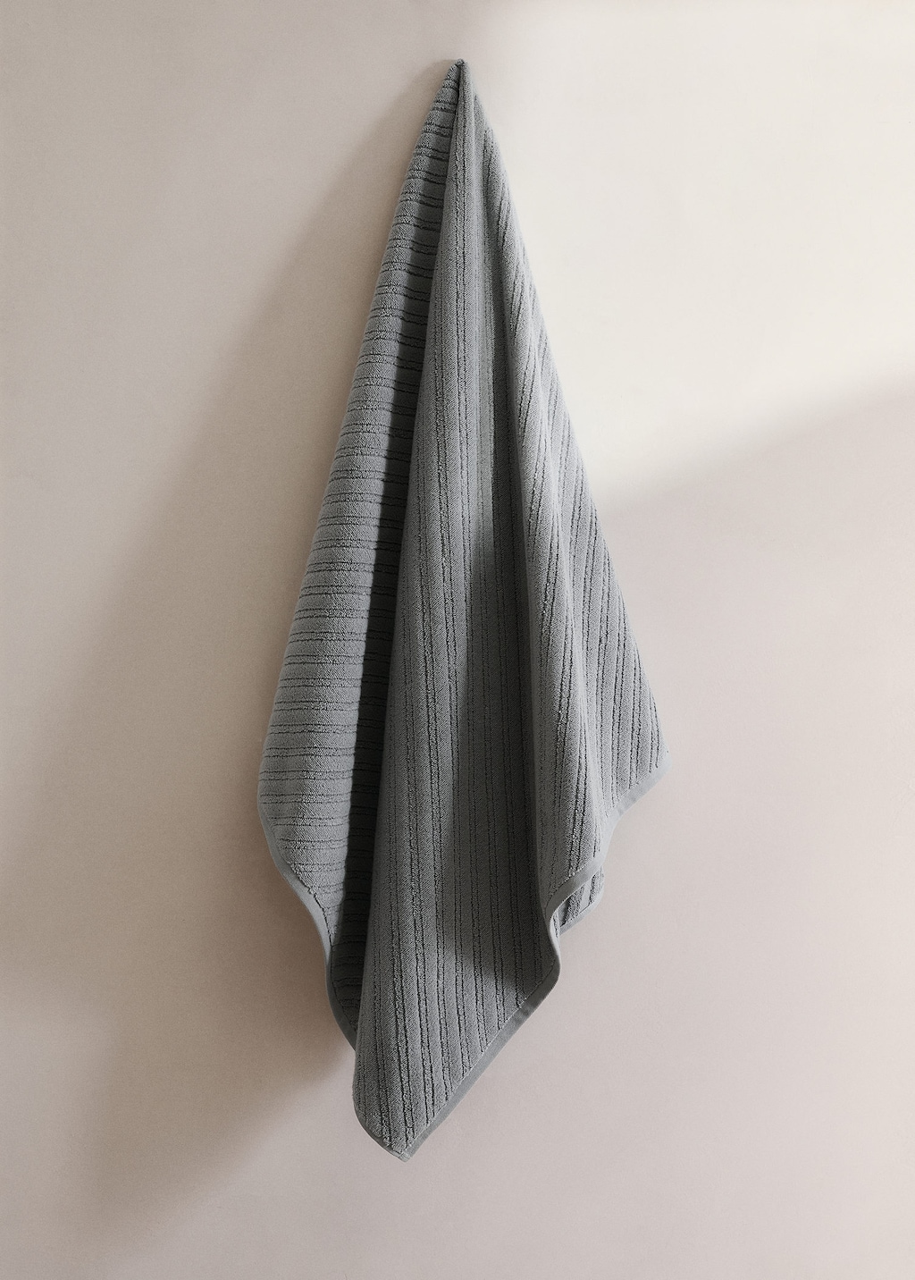 Mango Diagonal Weave Cotton Terry Bath Towel Indigo Blue In Gray