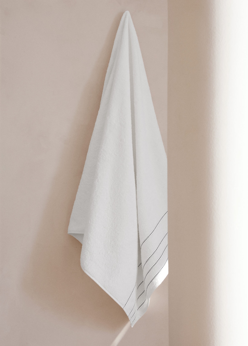 Mango Cotton Bath Towel With Embroidered Dots White