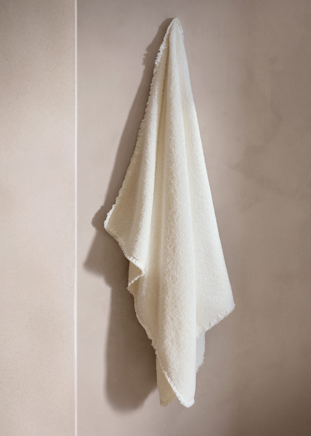 Mango Cotton Terry Bath Towel With Frayed Edge And Flounce Ecru In White