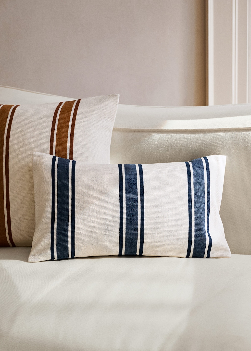 Mango Cotton Cushion Cover With Two-tone Stripes 30x50 Cm Indigo Blue In White