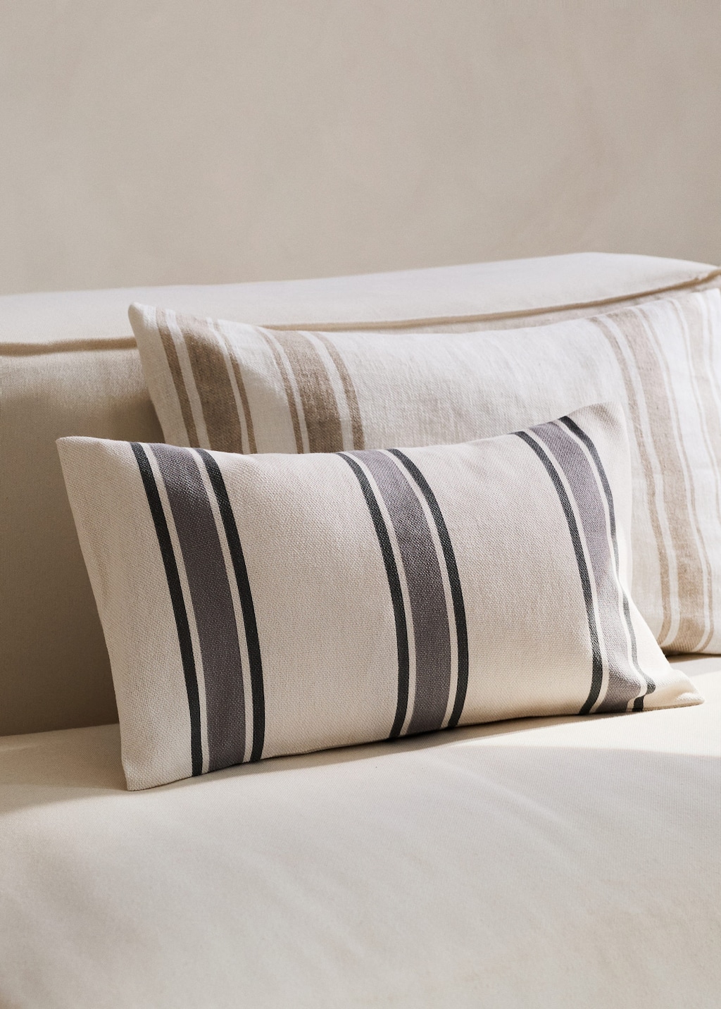 Mango Cotton Cushion Cover With Two-tone Stripes 30x50 Cm Grey In White