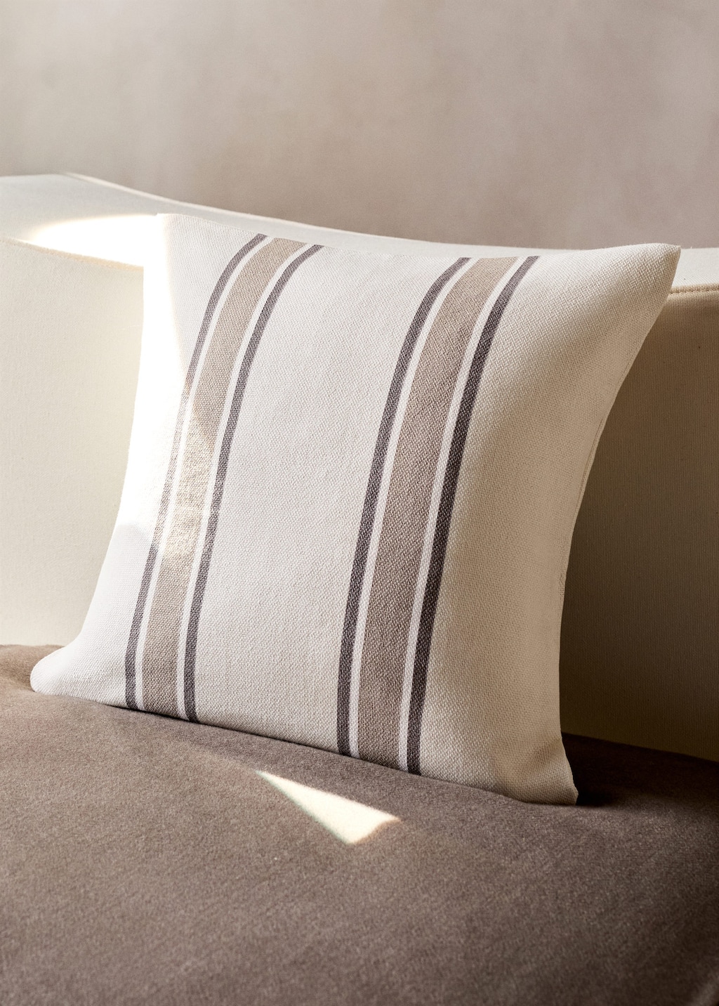 Mango Cotton Cushion Cover With Two-tone Stripes 45x45 Cm Sand In White