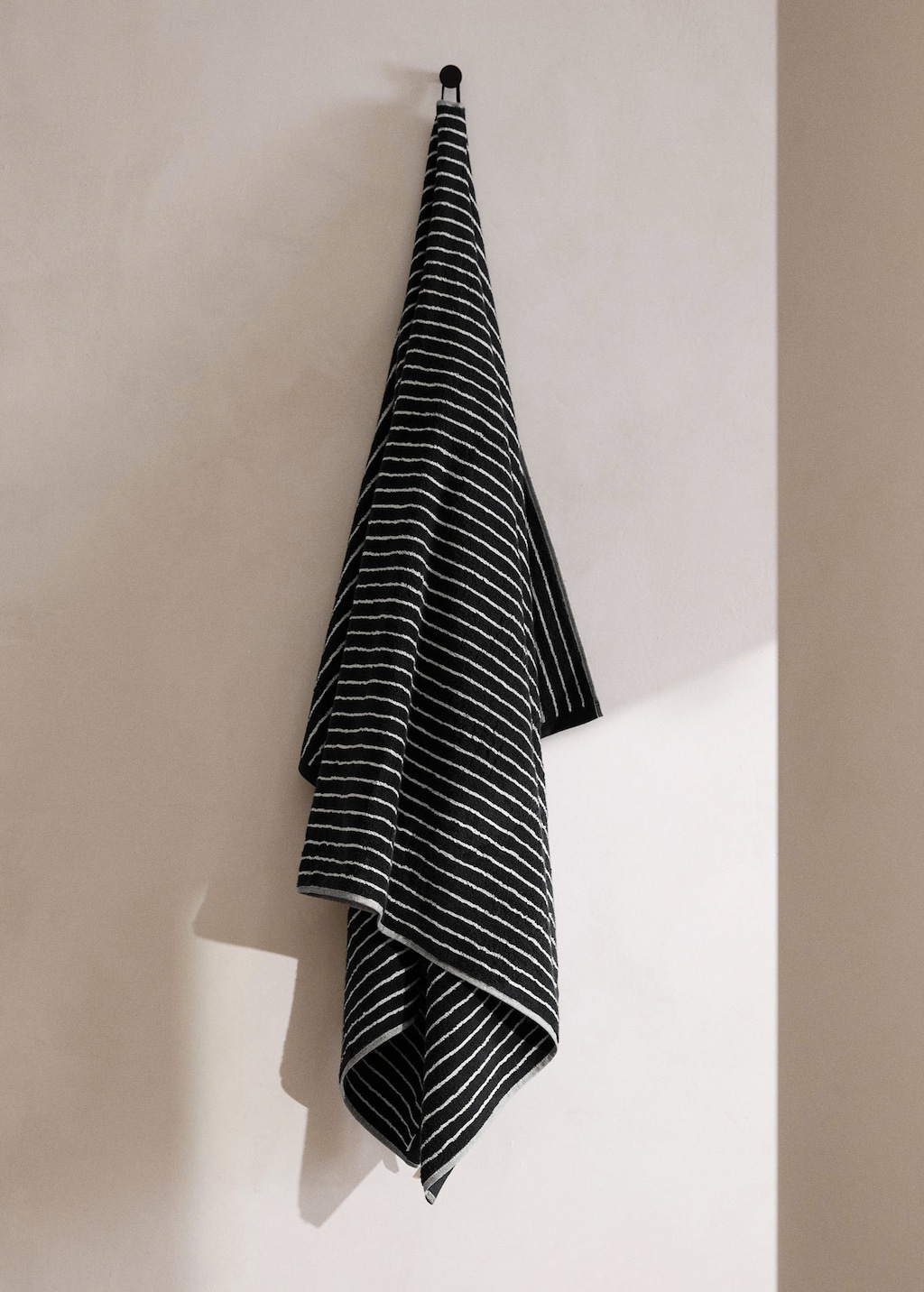 Mango Two-tone Striped Cotton Bath Towel Black