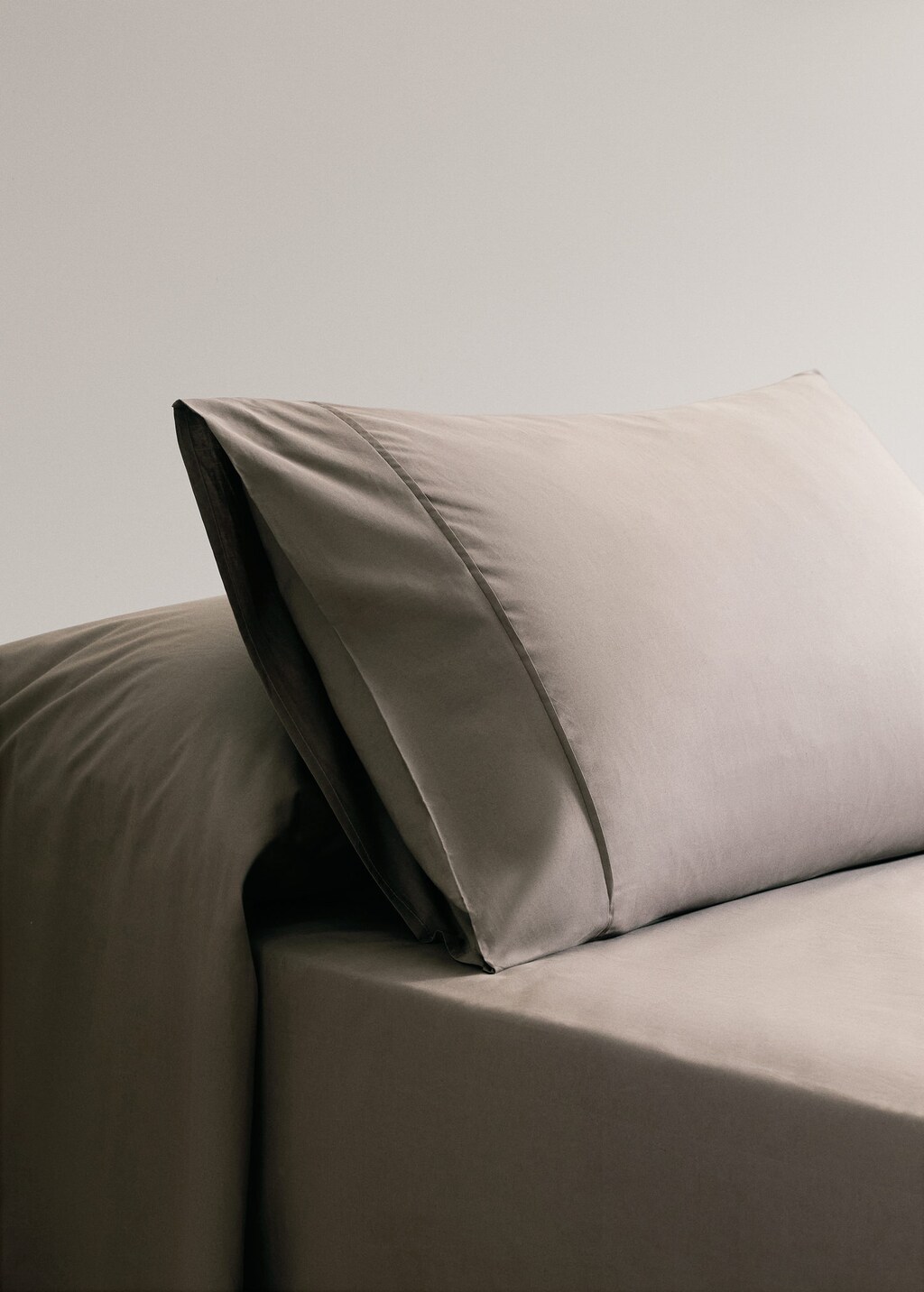Mango Home 300-thread Count Cotton Percale Pillowcase, 45x110 Cm Coffee