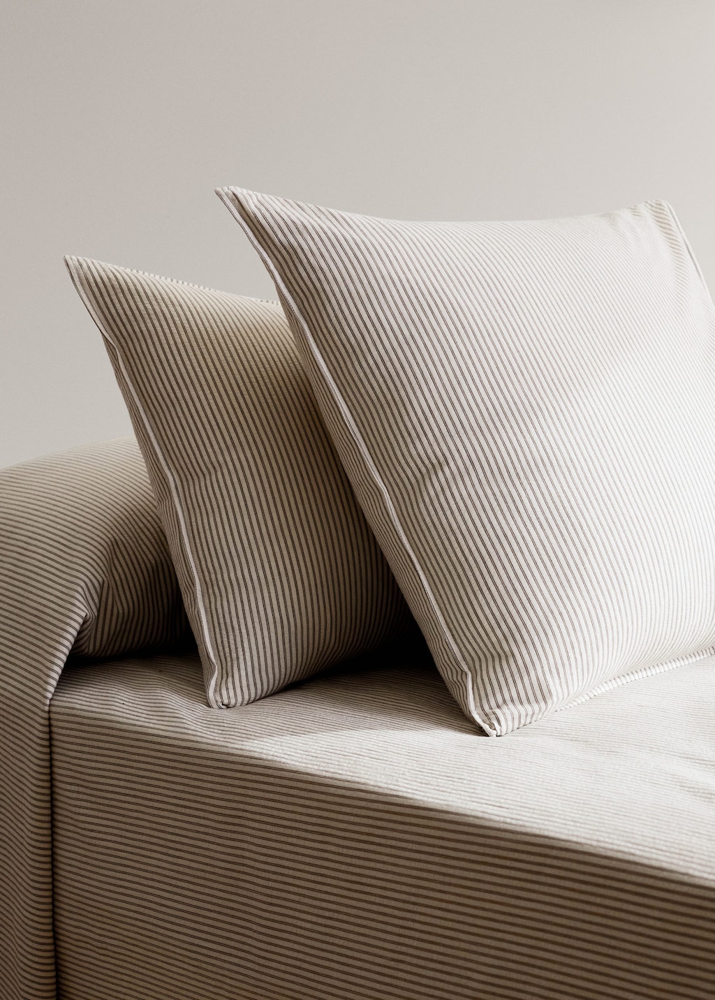 Mango Two Seersucker Cotton Pillowcases With Fine Stripes 60x60 Cm Coffee In Neutral
