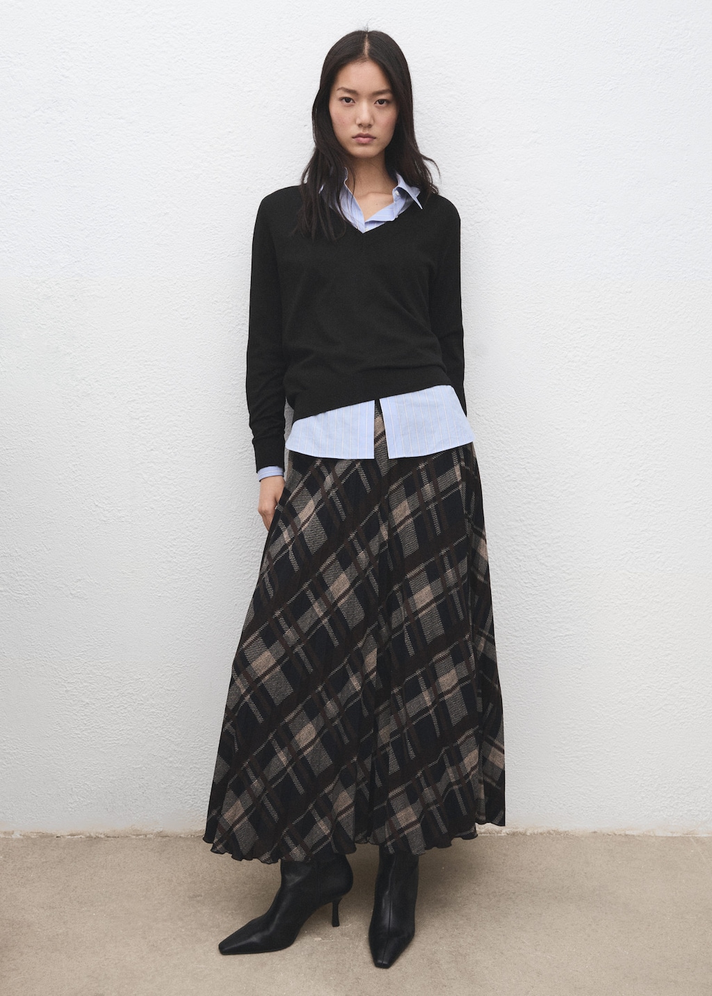 Mango V-neck Knit Sweater Black